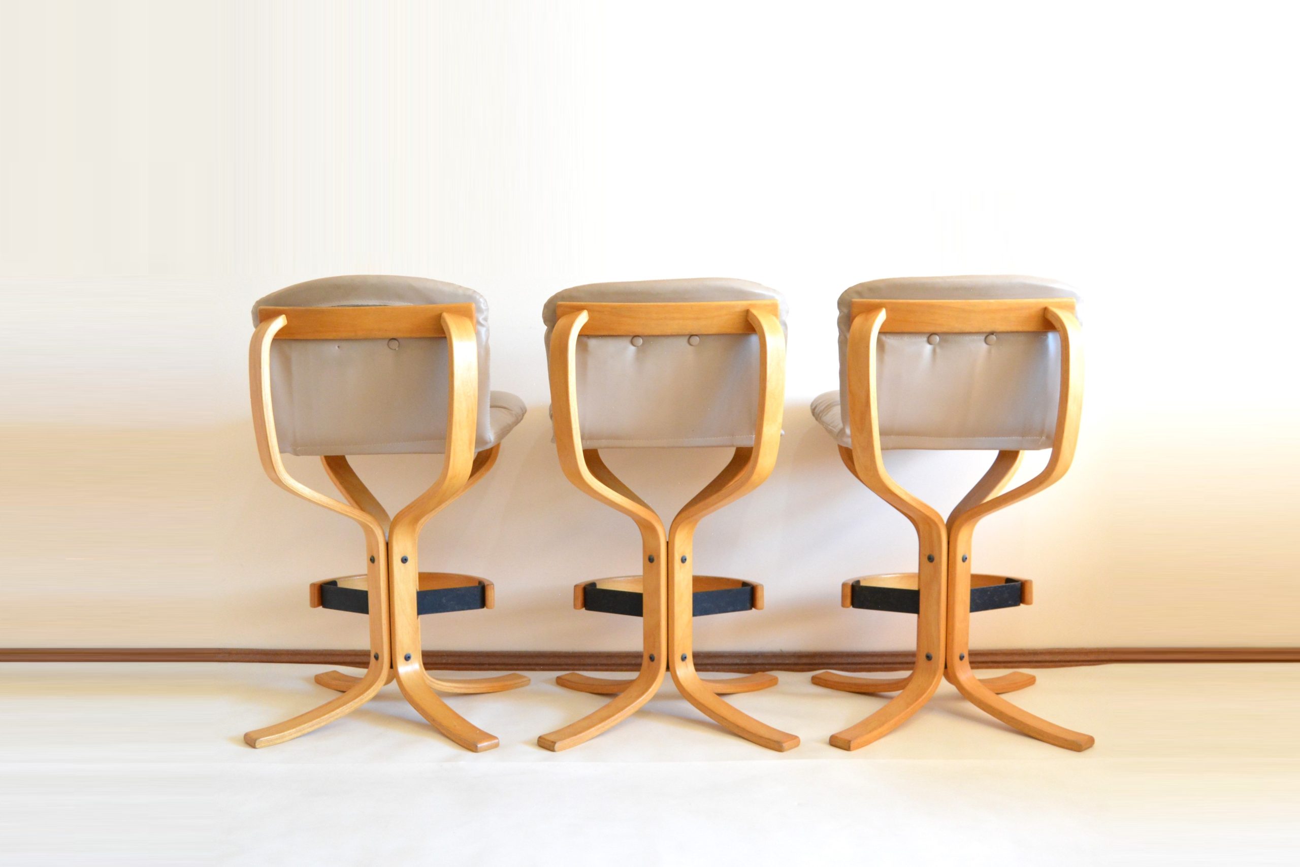 joe-rufenacht-tan-barstools-kitchen-counter-stools-mid-century-vintage-retro-designer-chairs-furniture-danish-era (4)