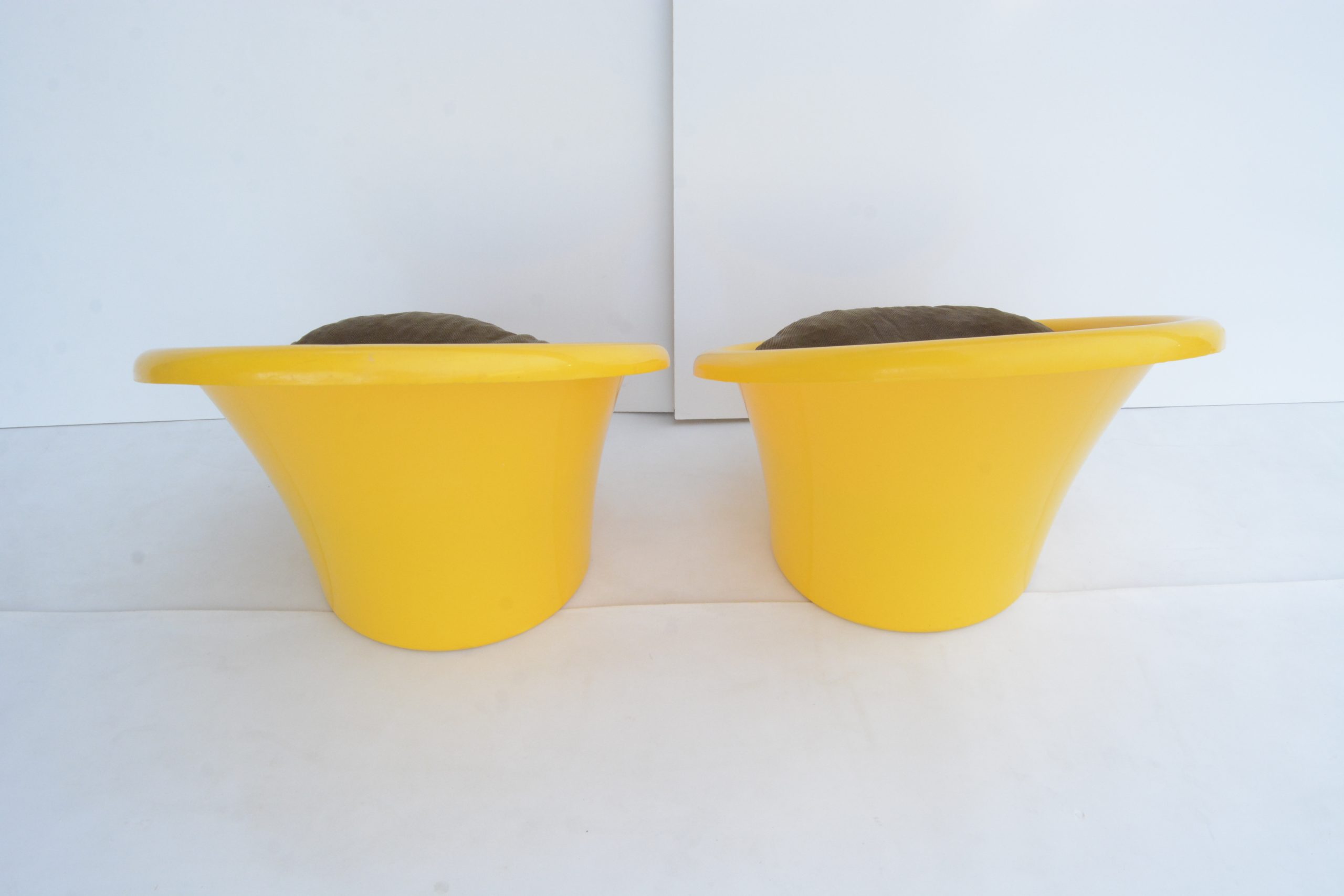 vintage-retro-plastic-designer-pod-chairs-kartell-space-furniture-era (10)
