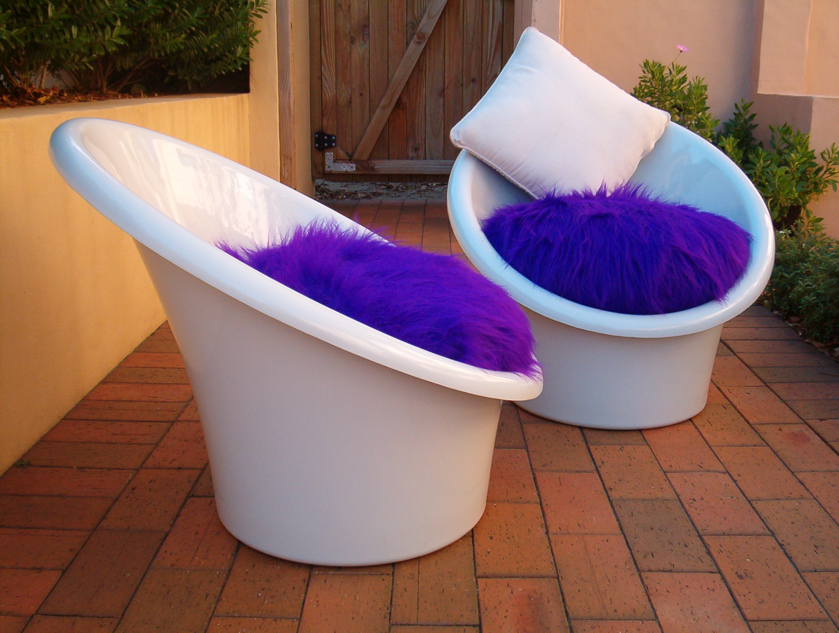 vintage-retro-plastic-designer-pod-chairs-kartell-space-furniture-era (16)