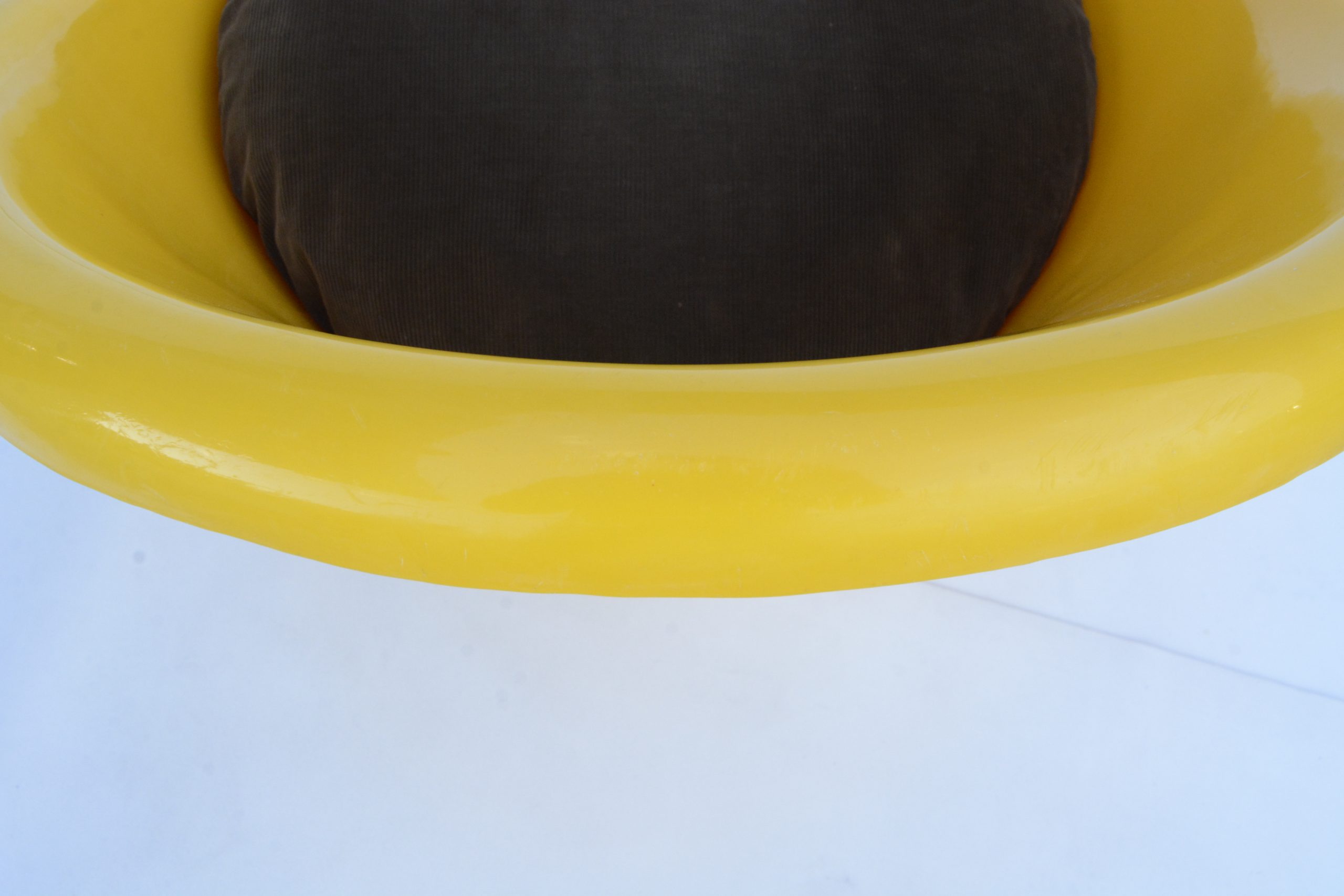 vintage-retro-plastic-designer-pod-chairs-kartell-space-furniture-era (3)