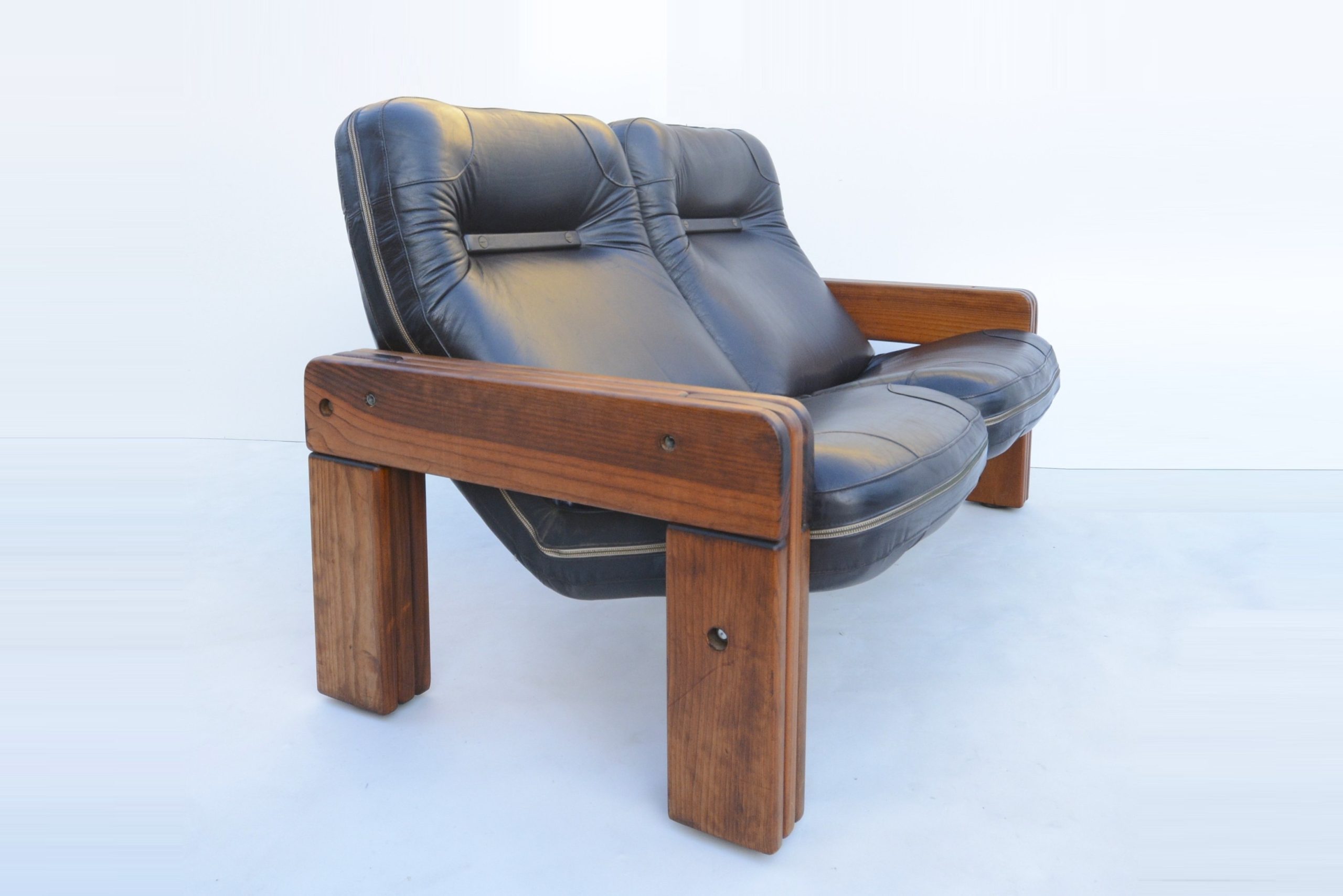 post-&-rail-vintage-leather-lounge-suite-norman-archibald-robert-dunlop-retro-era (10)