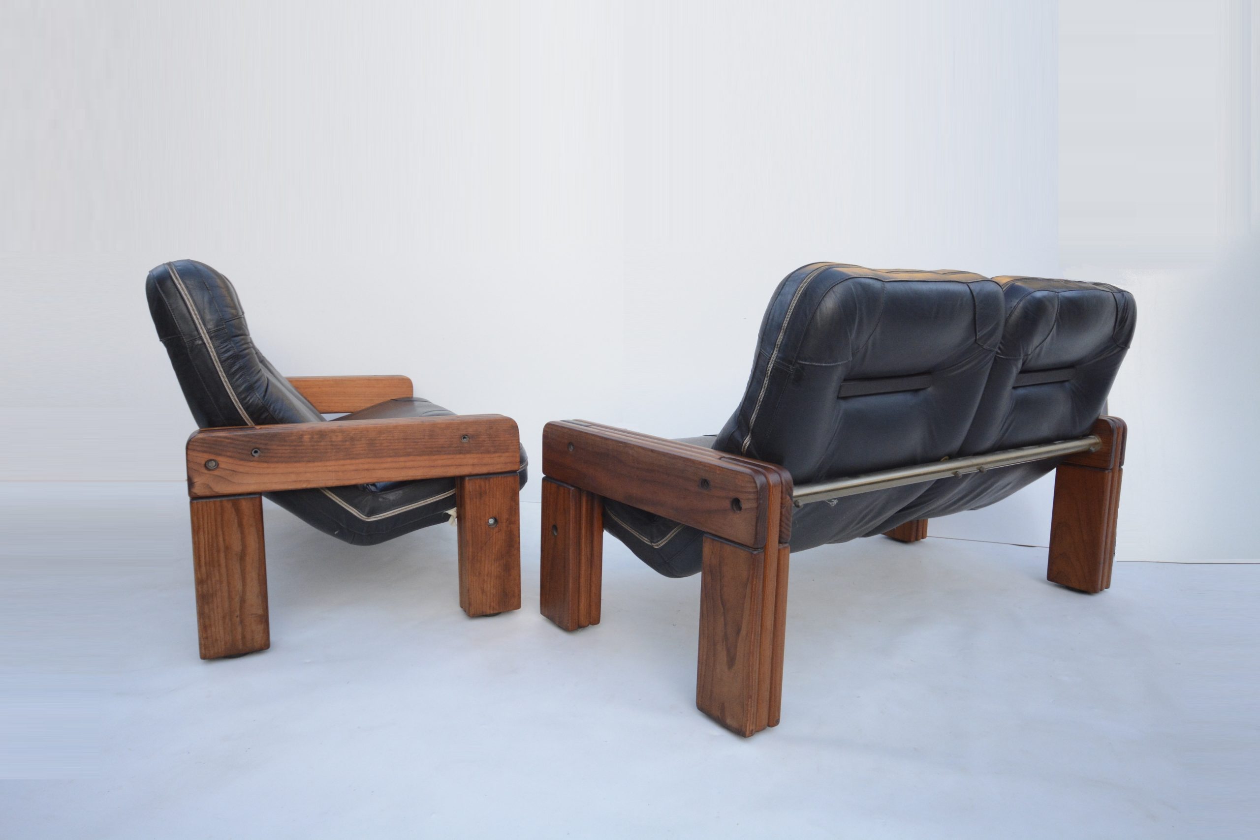post-&-rail-vintage-leather-lounge-suite-norman-archibald-robert-dunlop-retro-era (17)
