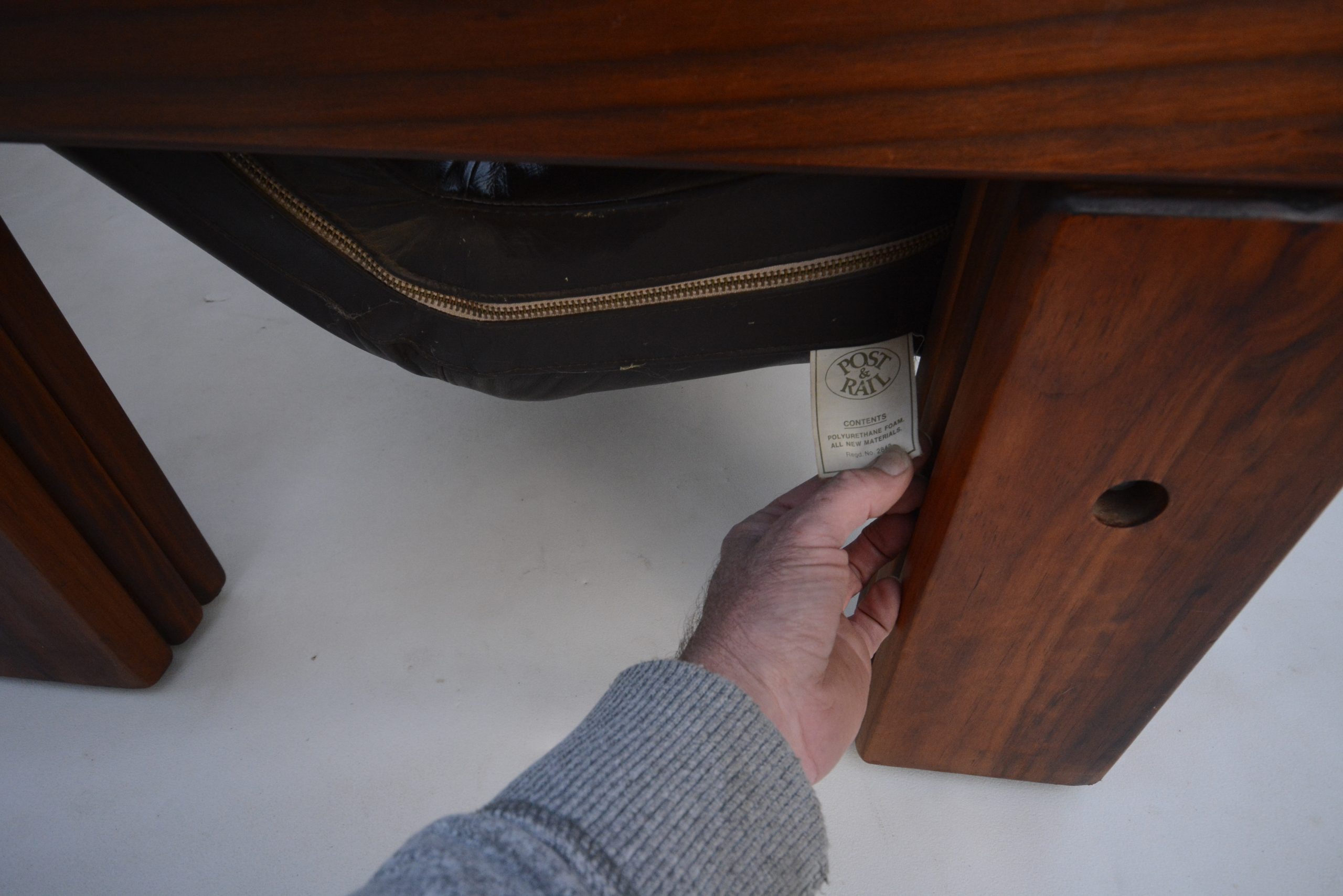 post-&-rail-vintage-leather-lounge-suite-norman-archibald-robert-dunlop-retro-era (19)