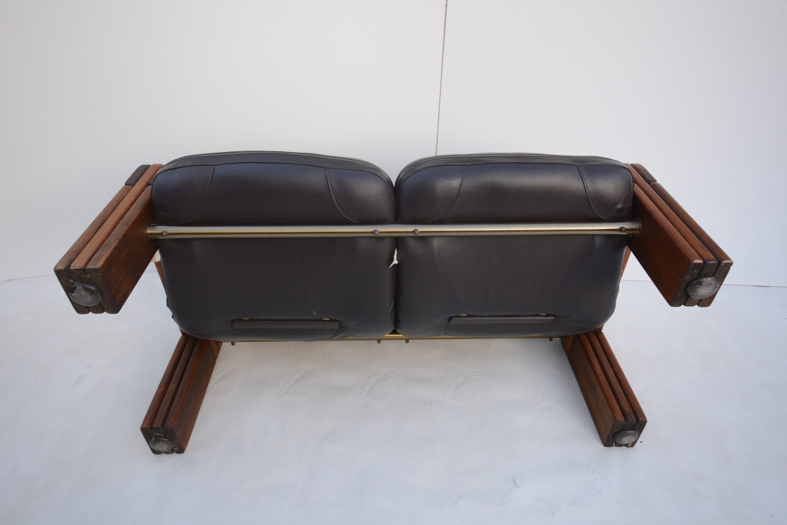 post-&-rail-vintage-leather-lounge-suite-norman-archibald-robert-dunlop-retro-era (20)