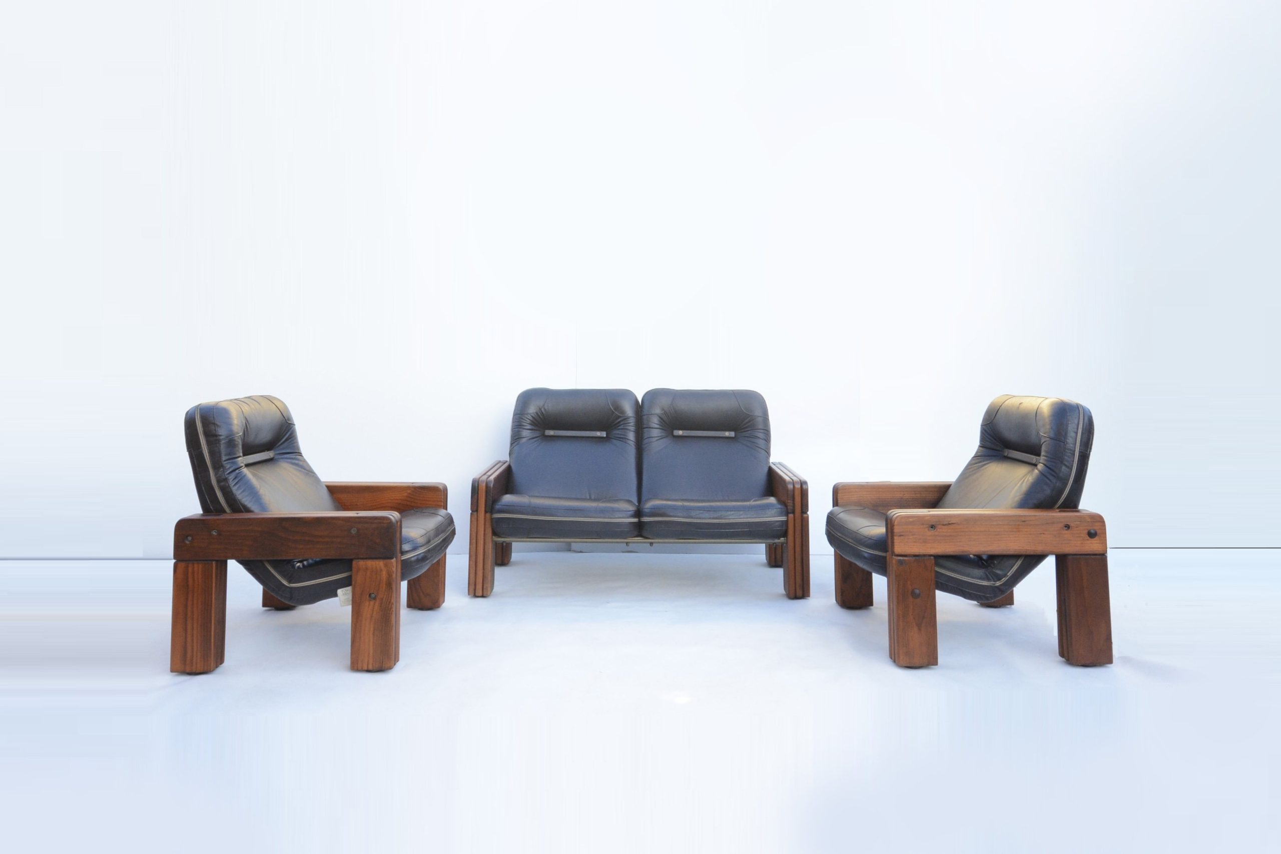 post-&-rail-vintage-leather-lounge-suite-norman-archibald-robert-dunlop-retro-era (6)