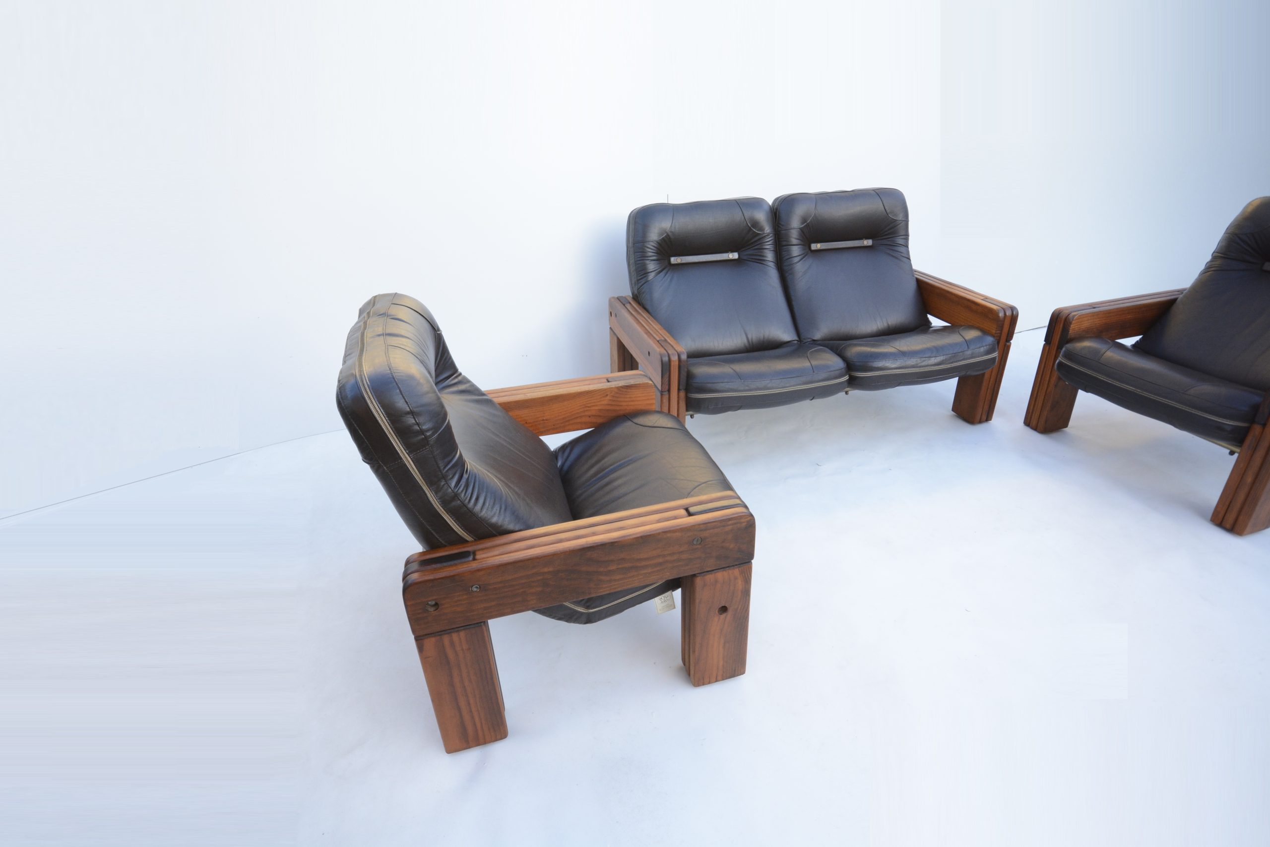 post-&-rail-vintage-leather-lounge-suite-norman-archibald-robert-dunlop-retro-era (7)