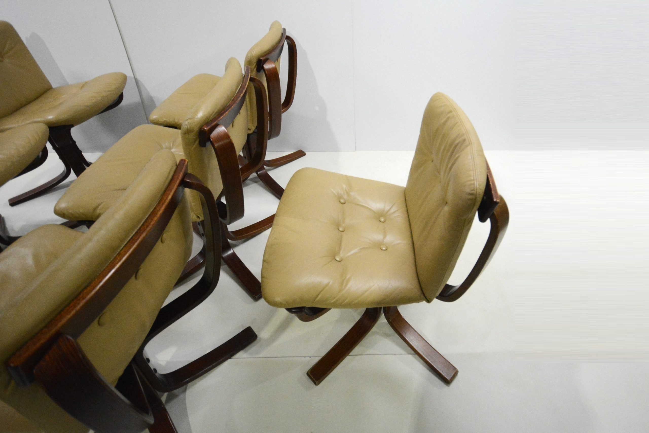 8-joe-rufenacht-dining-chairs-danish-tessa-era-australian-made (9)
