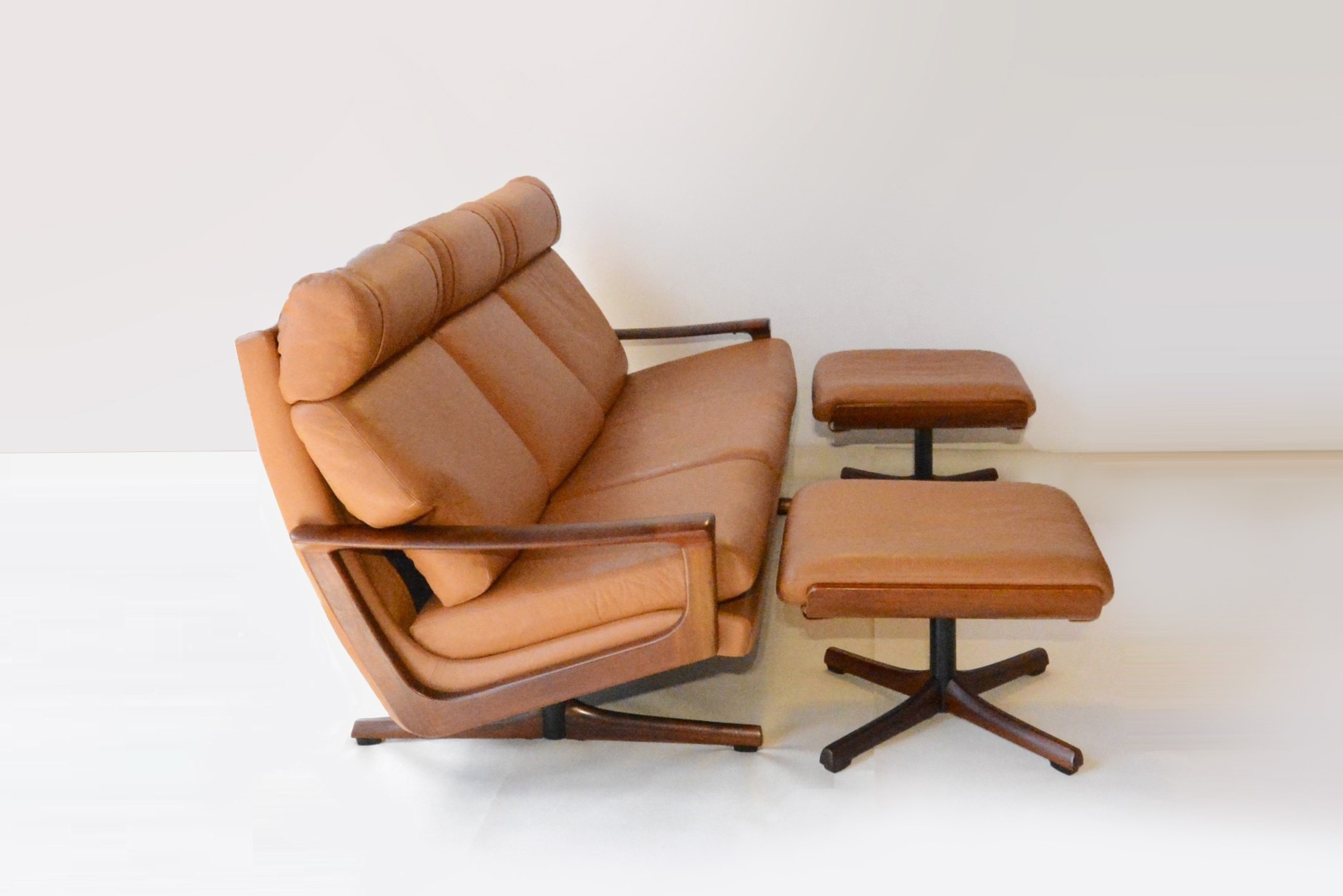 _a-vintage-tessa-t21-lounge-suite-swivel-chairs-leather-footstool-3-seater-sofa-parker-danish-era-australian-made (5)
