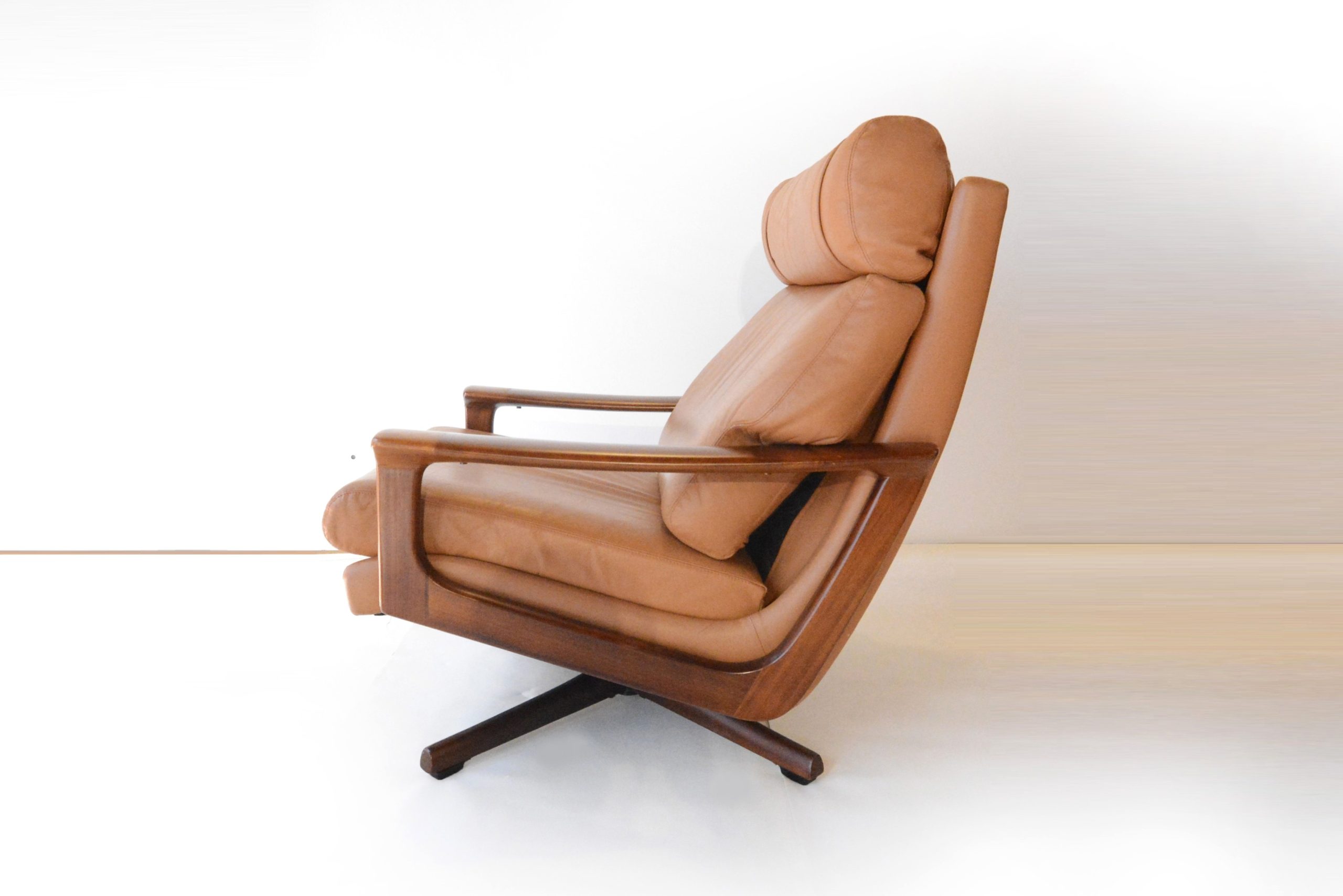 _a-vintage-tessa-t21-lounge-suite-swivel-chairs-leather-footstool-3-seater-sofa-parker-danish-era-australian-made (6)