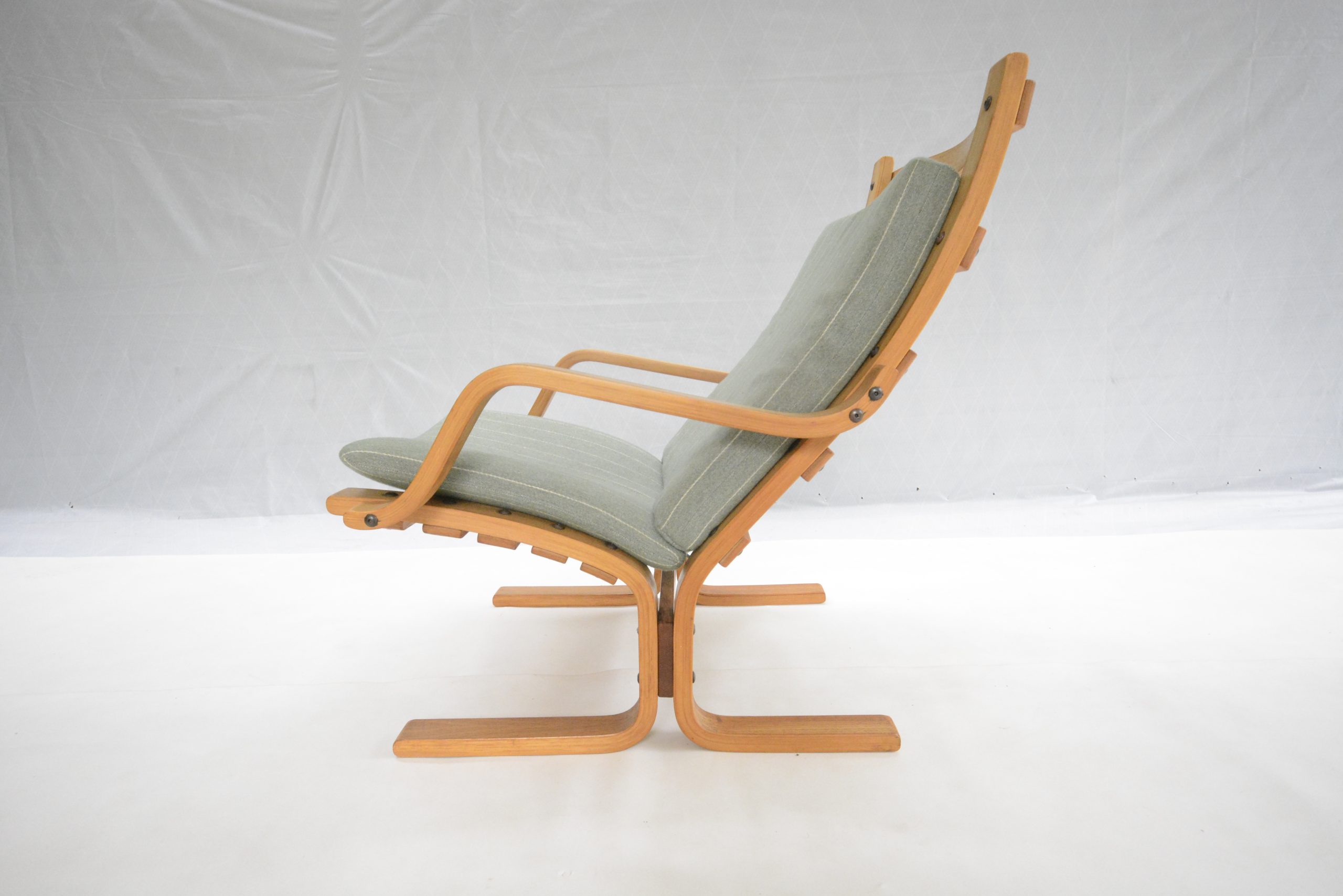 danish-deluxe-pair-easy-chairs-westnofa-tessa-era-vintage-lounge-armchairs (1)