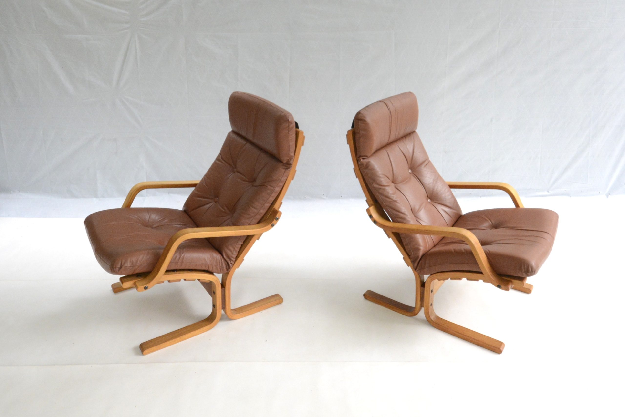 danish-deluxe-pair-easy-chairs-westnofa-tessa-era-vintage-lounge-armchairs (10)