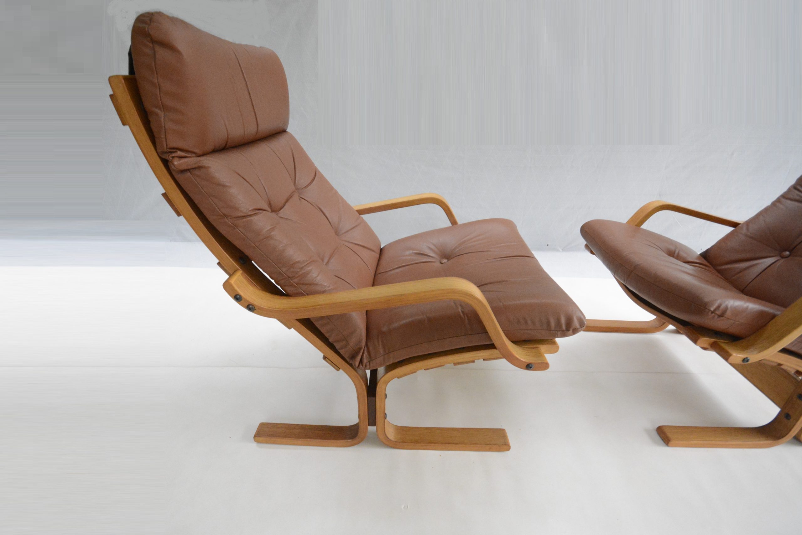 danish-deluxe-pair-easy-chairs-westnofa-tessa-era-vintage-lounge-armchairs (11)