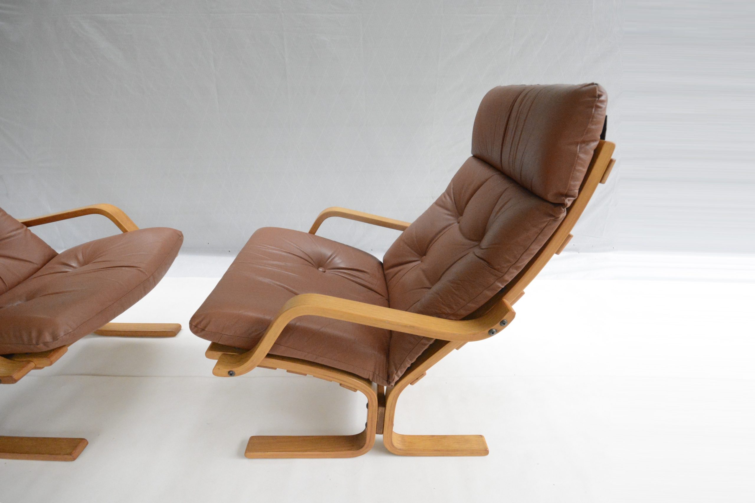danish-deluxe-pair-easy-chairs-westnofa-tessa-era-vintage-lounge-armchairs (12)