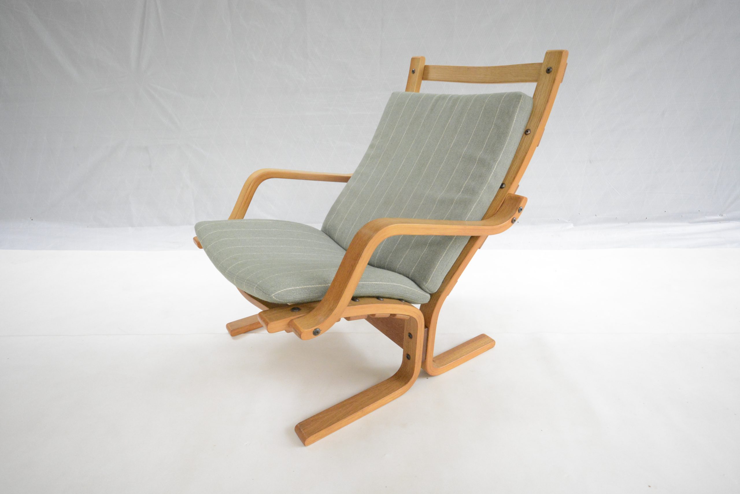 danish-deluxe-pair-easy-chairs-westnofa-tessa-era-vintage-lounge-armchairs (13)