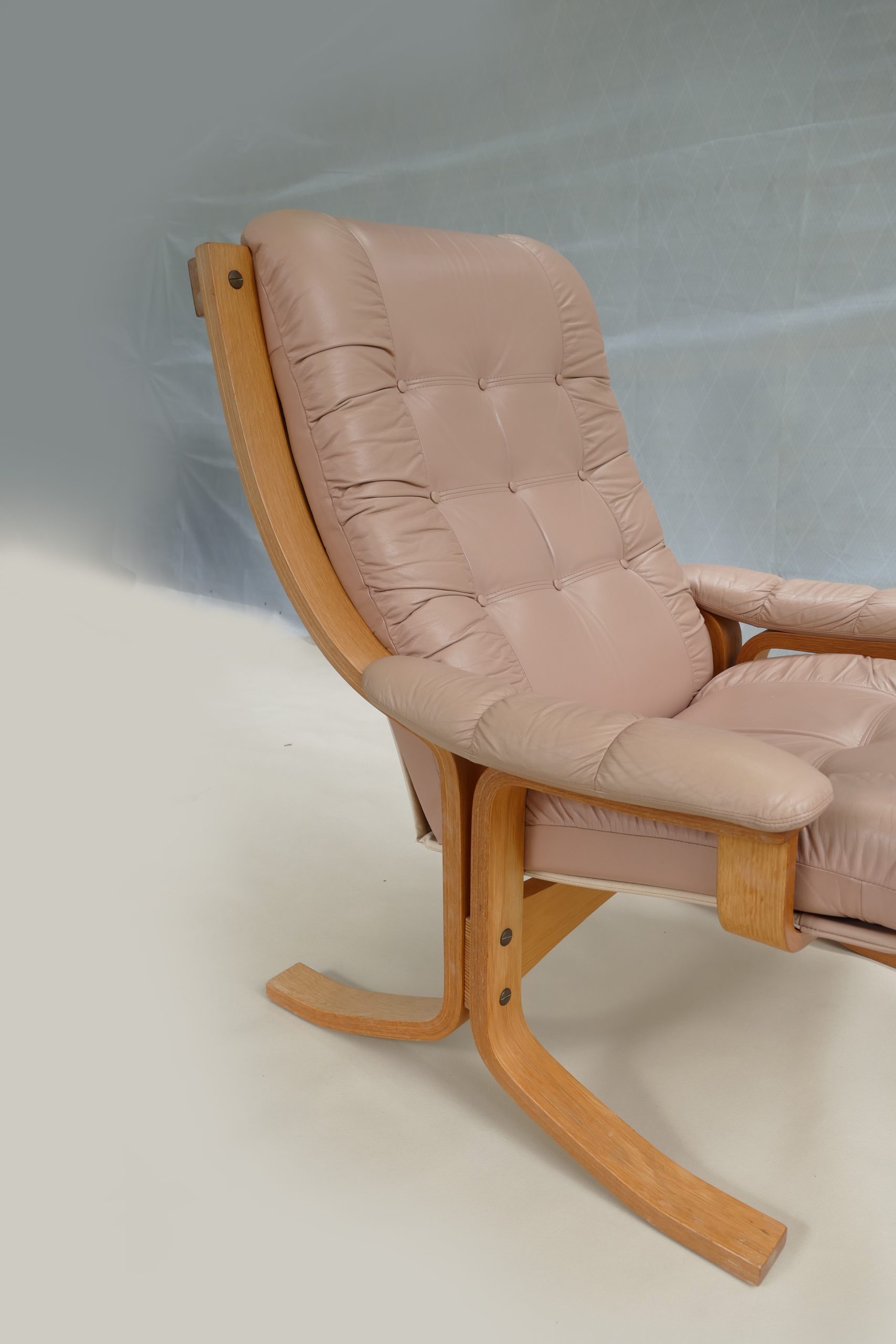 danish-deluxe-vintage-leather-lounge-chair-footstool-retro-westnofa-era (1)