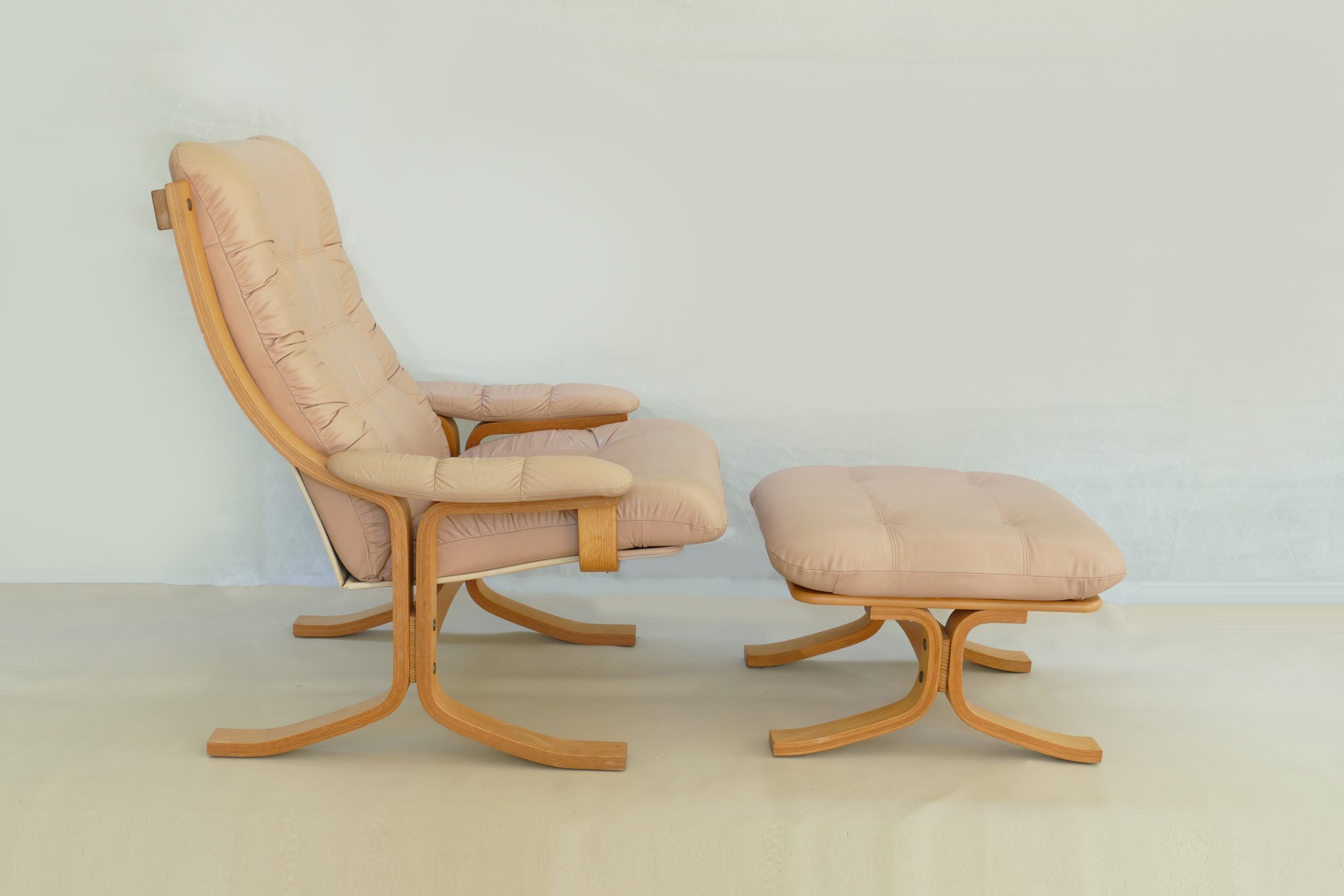 danish-deluxe-vintage-leather-lounge-chair-footstool-retro-westnofa-era (14)