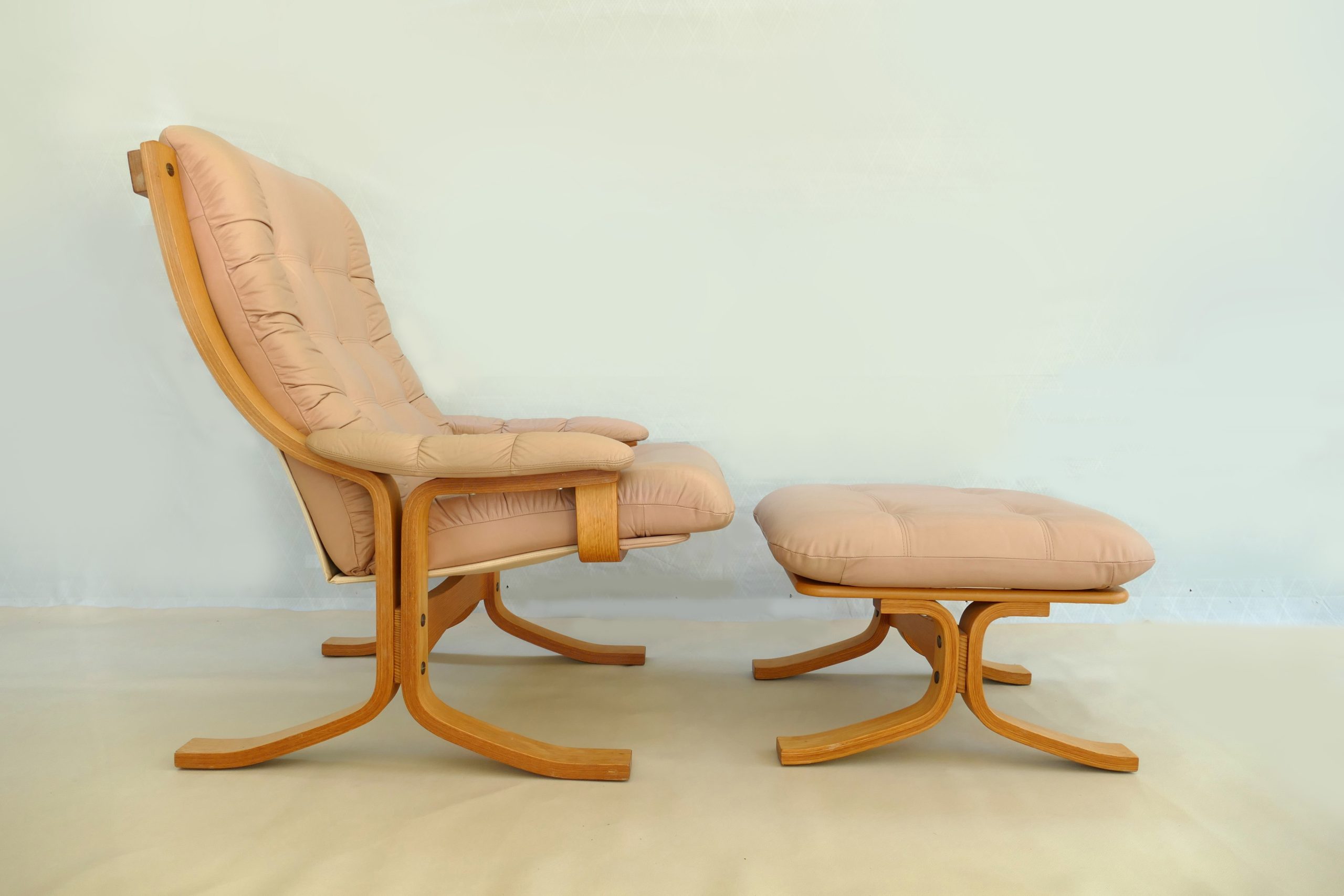 danish-deluxe-vintage-leather-lounge-chair-footstool-retro-westnofa-era (16)
