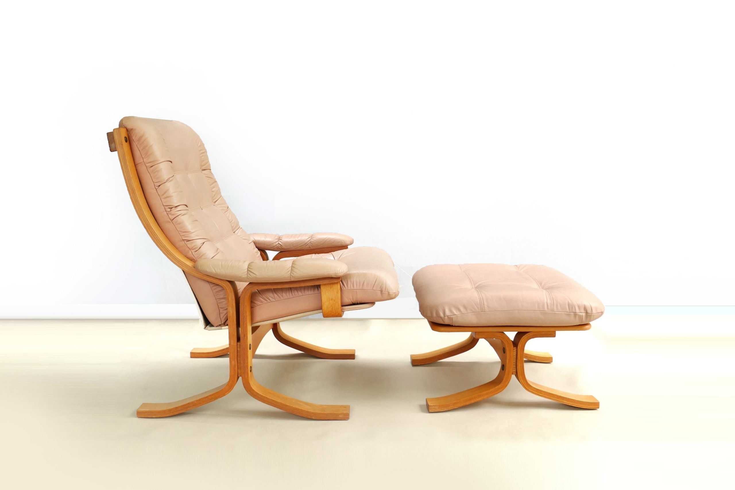 danish-deluxe-vintage-leather-lounge-chair-footstool-retro-westnofa-era (2)