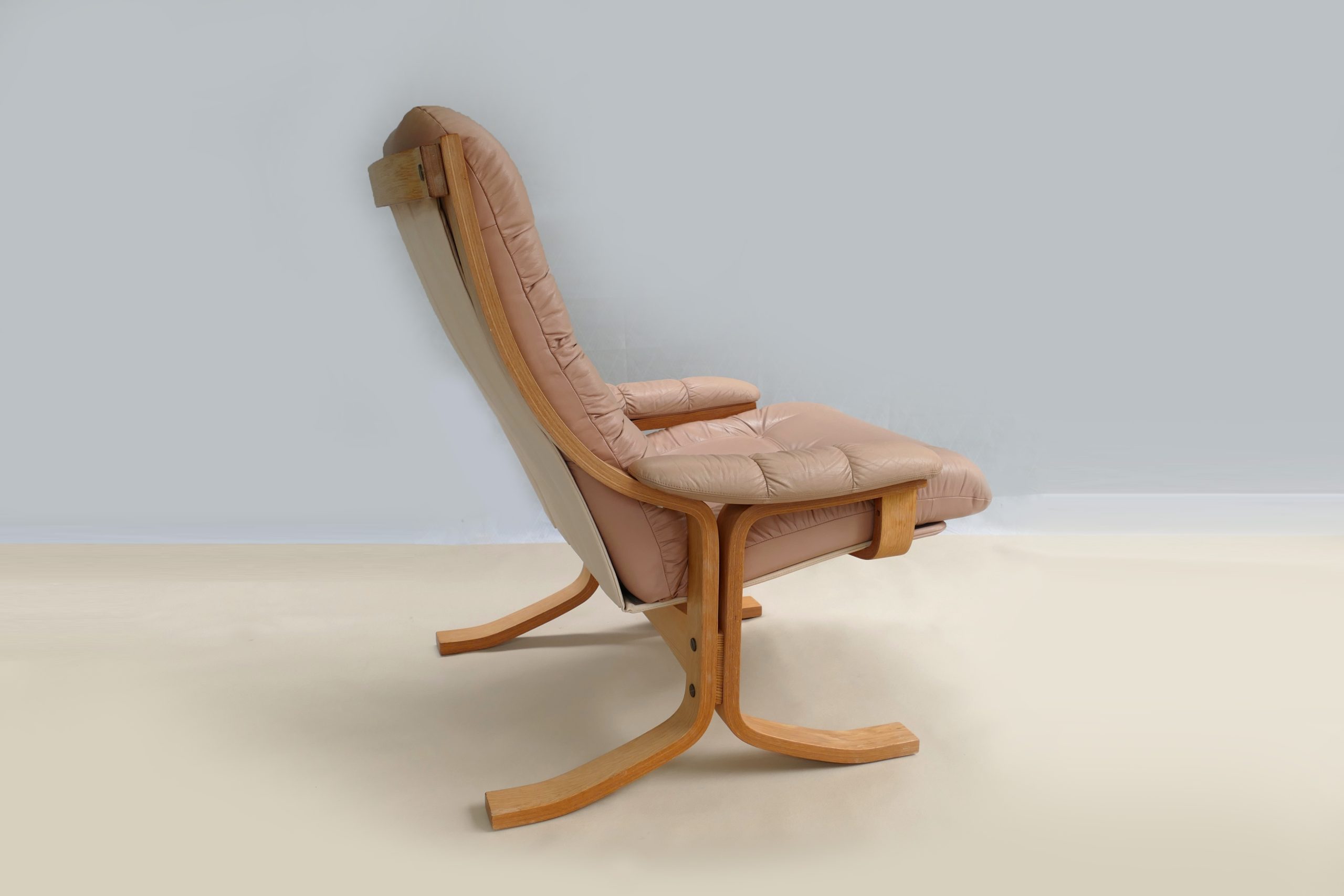 danish-deluxe-vintage-leather-lounge-chair-footstool-retro-westnofa-era (20)
