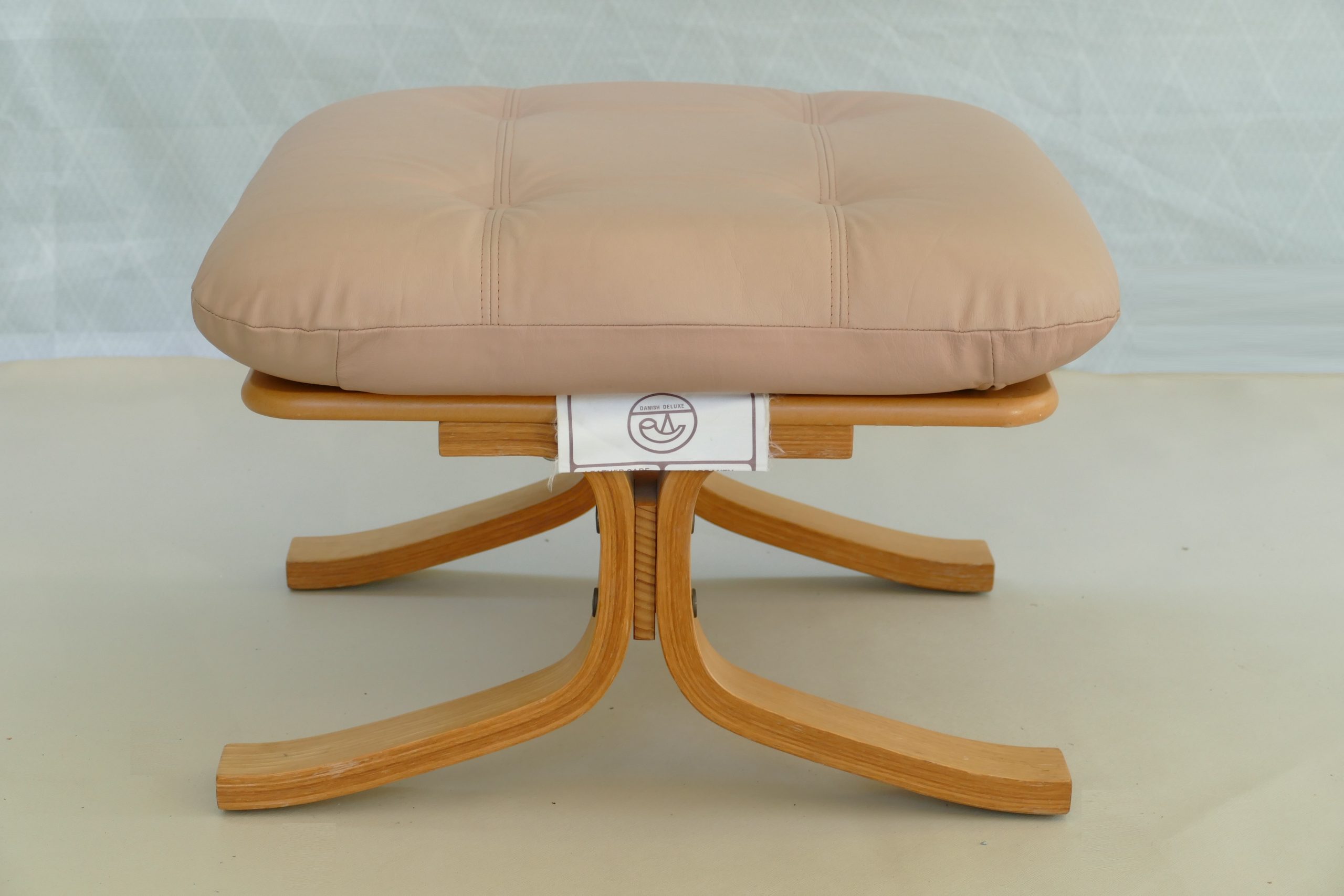 danish-deluxe-vintage-leather-lounge-chair-footstool-retro-westnofa-era (7)