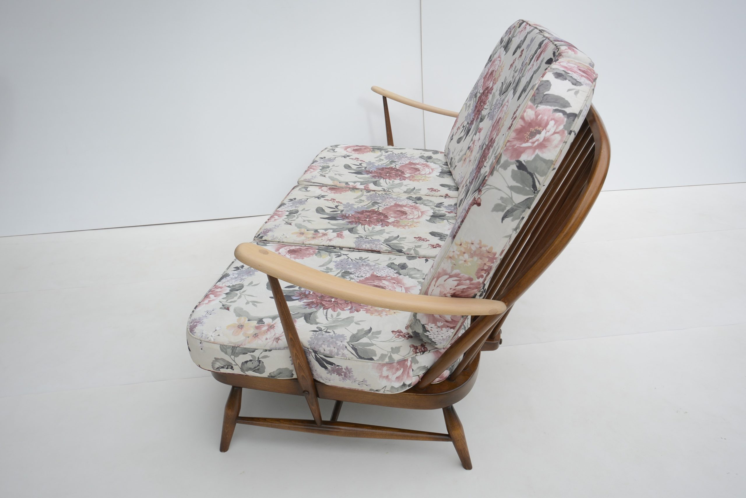 ercol-windsor-lounge-suite-vintage-retro-lounge-chairs-sofa-danish-parker-era (6)