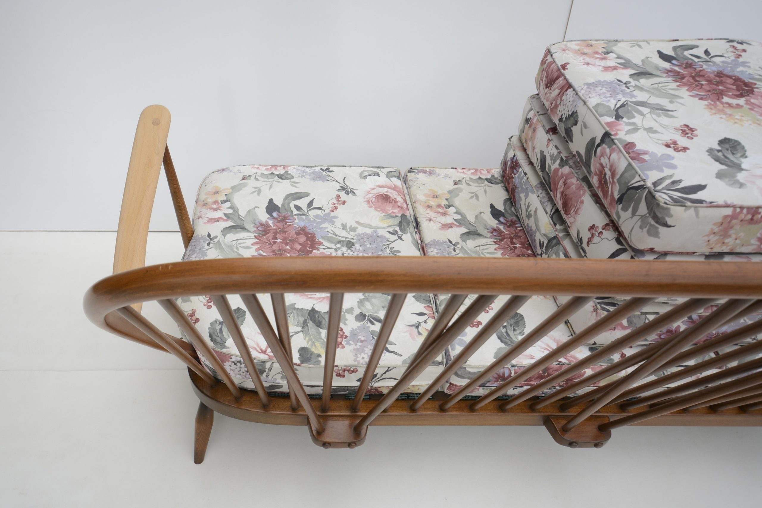 ercol-windsor-lounge-suite-vintage-retro-lounge-chairs-sofa-danish-parker-era (8)