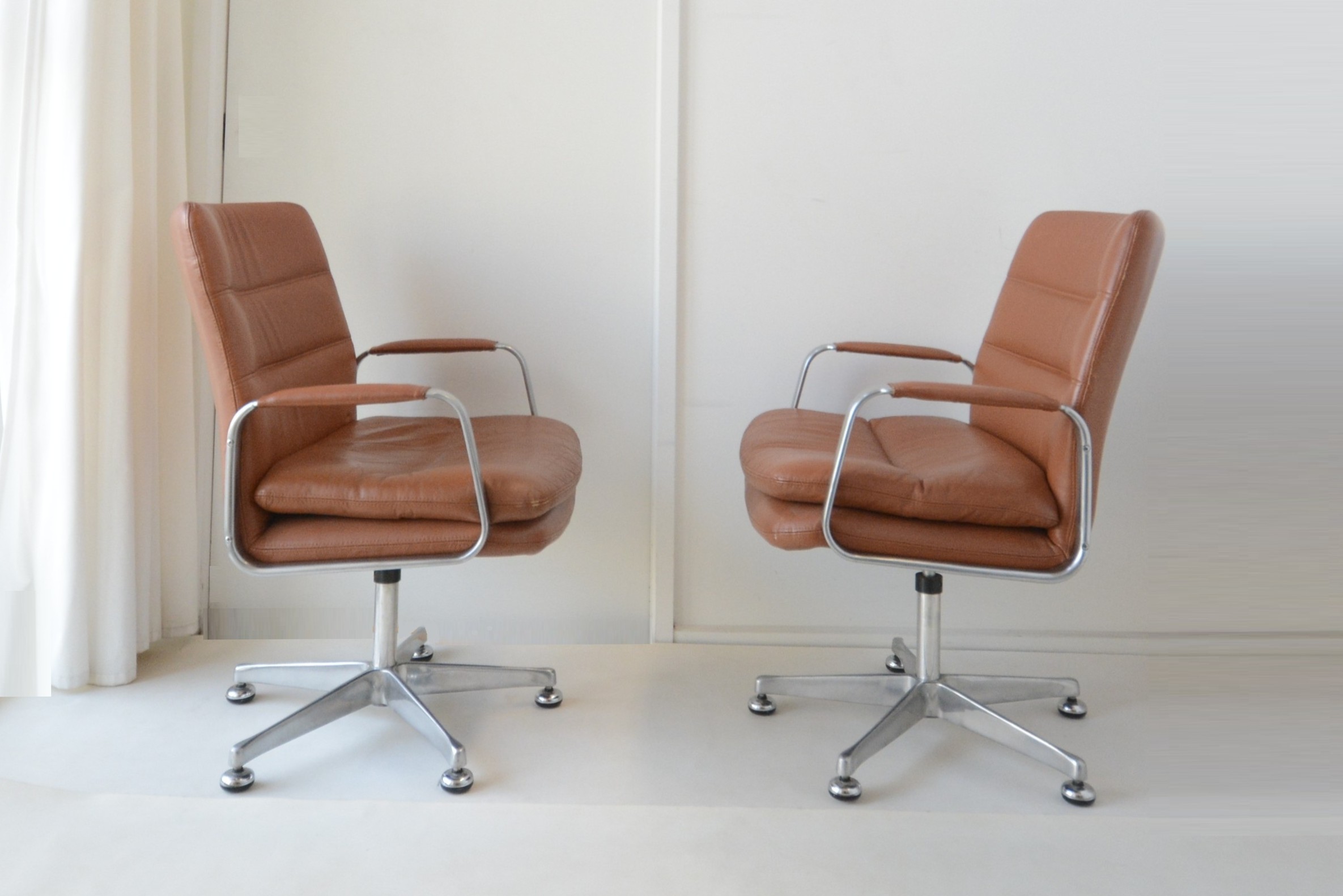 framac-designer-vintage-office-swivel-chair-eames-aluminium-group (4)