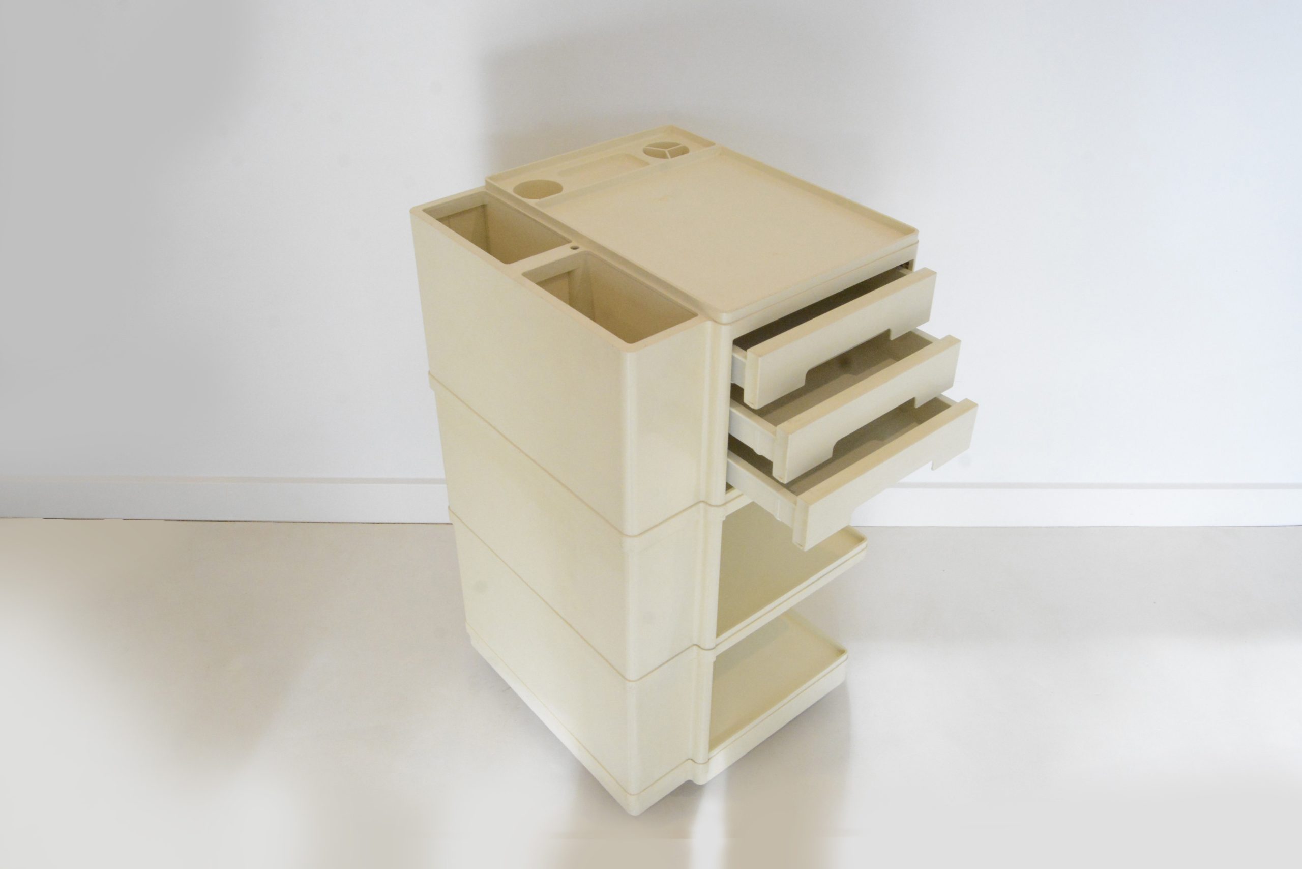 giovanni-pelis-stile-neolt-kartell-era-space-furniture-storage-trolley-drawers (1)