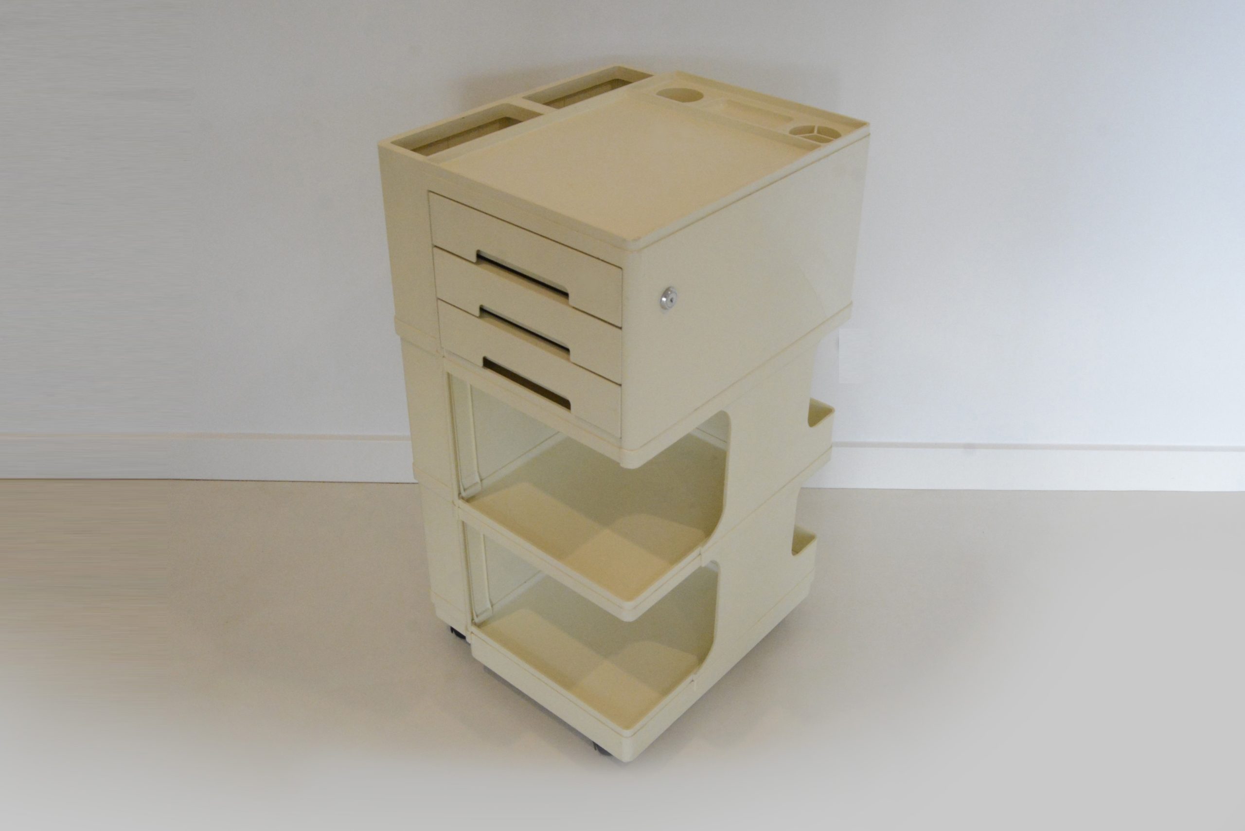 giovanni-pelis-stile-neolt-kartell-era-space-furniture-storage-trolley-drawers (3)