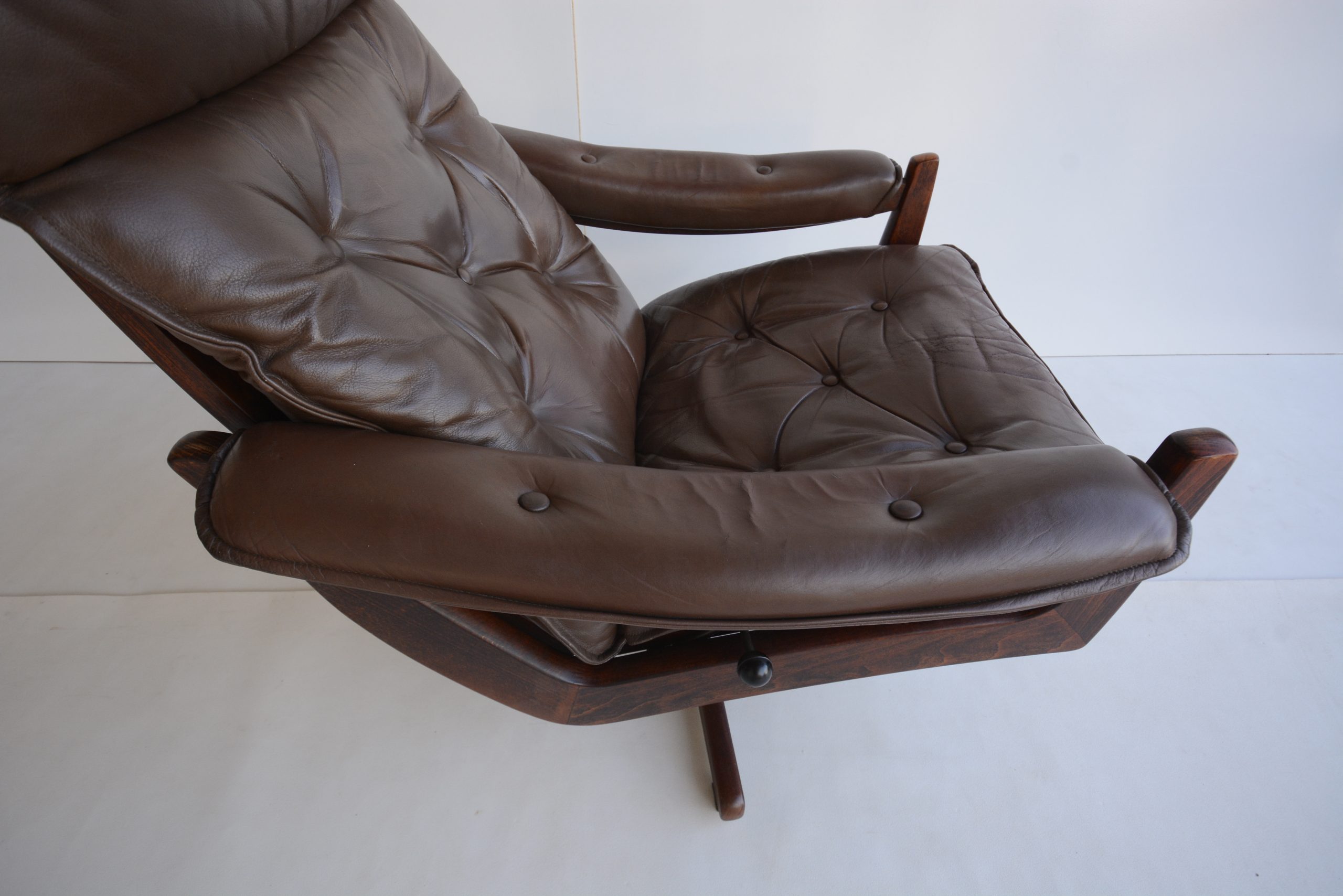 lied-mobler-soda-galvano-norway-swivel-recliner-chairs-vintage (21)