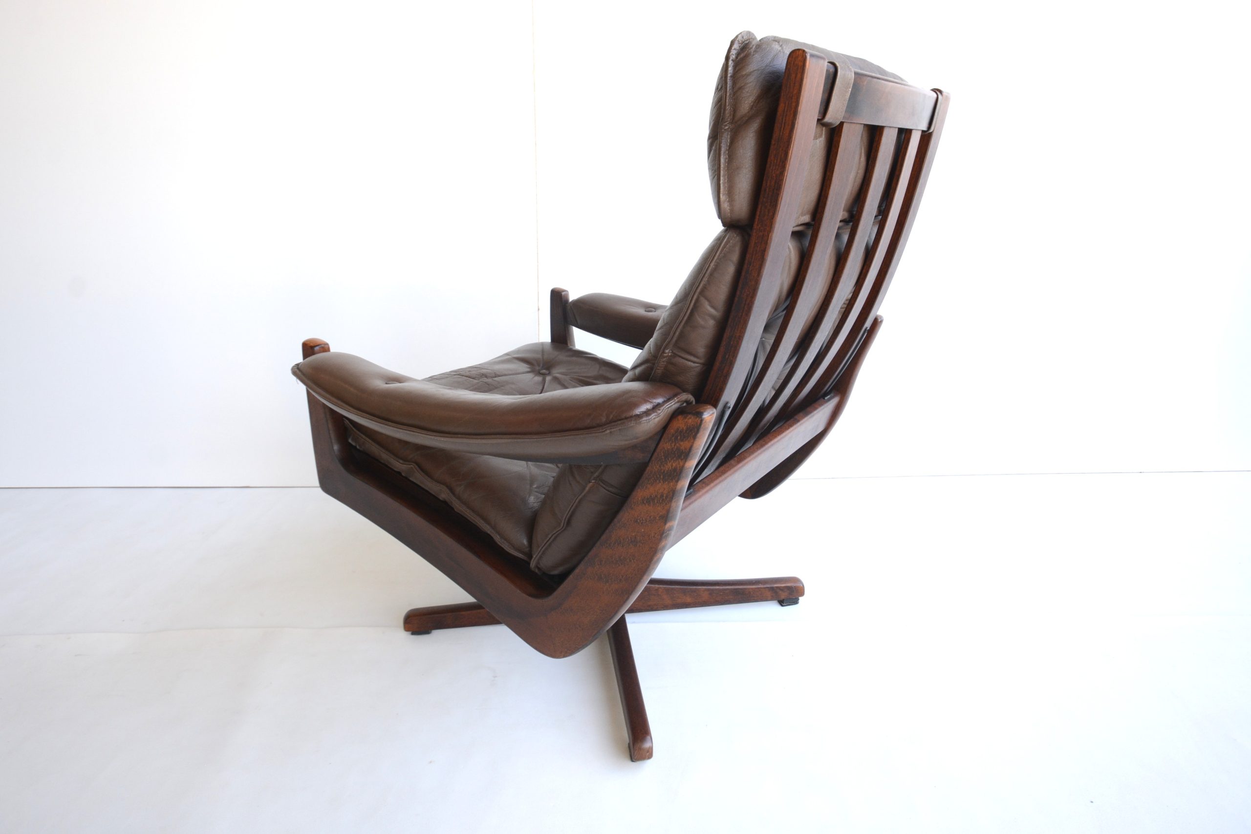 lied-mobler-soda-galvano-norway-swivel-recliner-chairs-vintage (25)