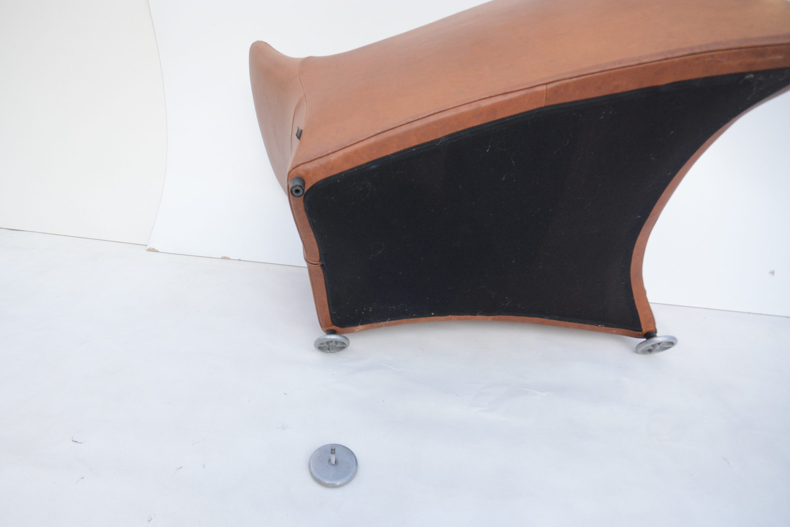 montis-holland-gerard-van-den-Berg-1980s-cognac-leather-designer-b-b-italia-era (1)