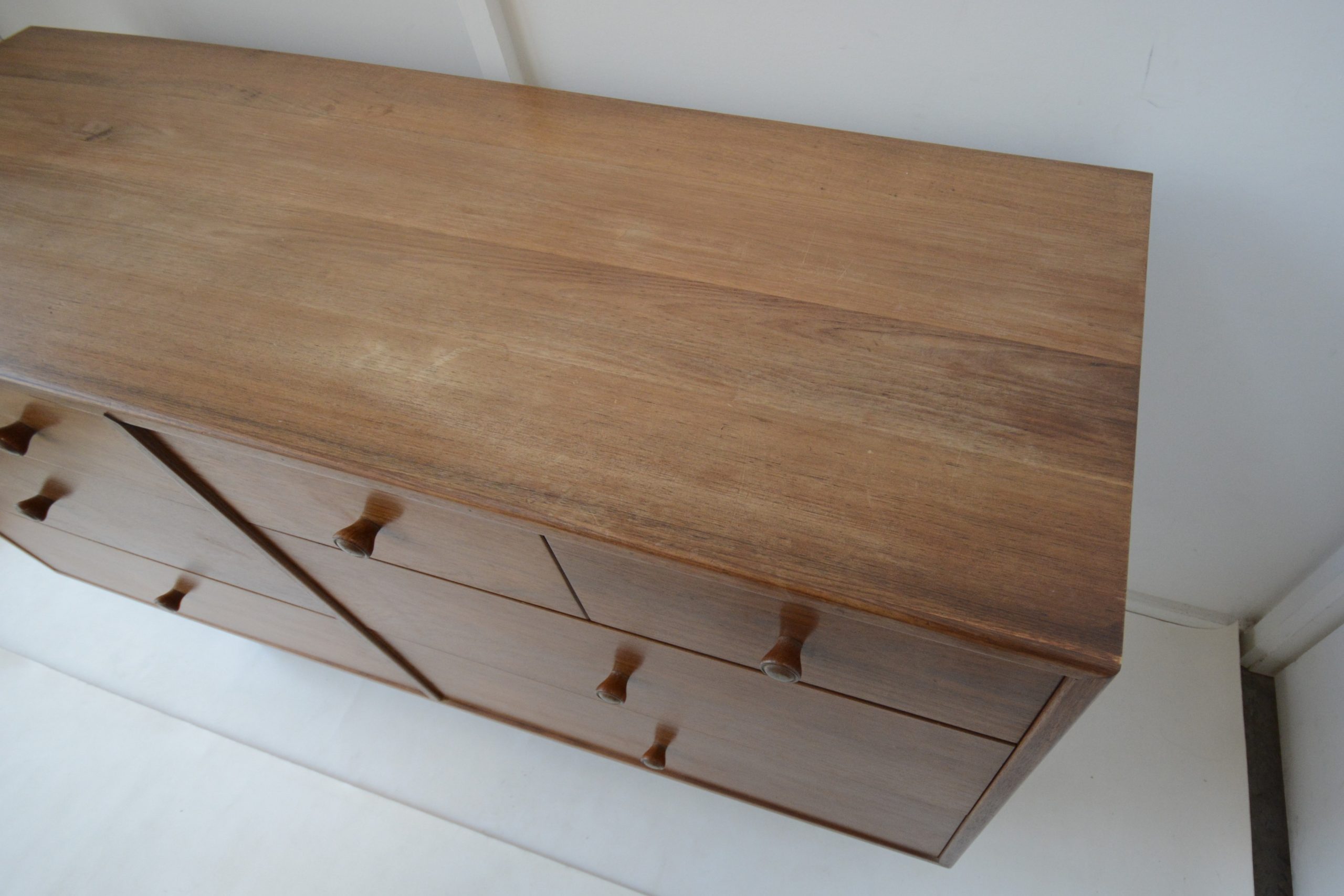 tasmanian-myrtle-lowboy-chest-drawers-1950's-myer-heritage-era (1 (8)