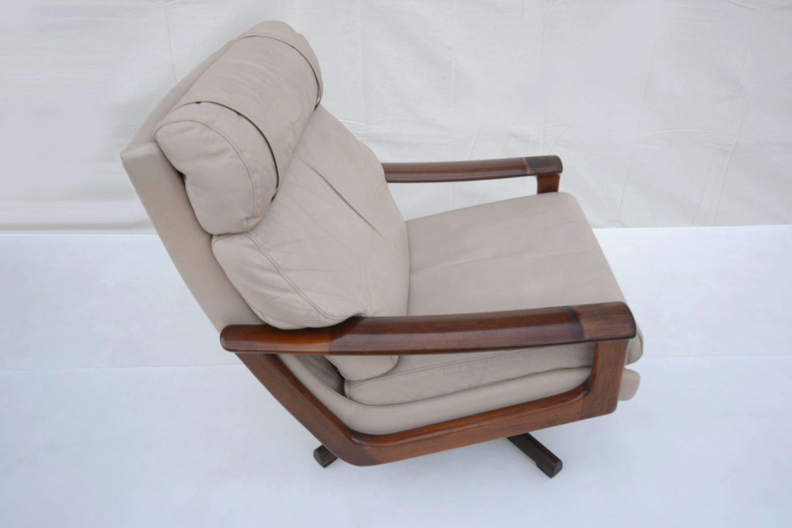 tessa-21-t21-lounge-suite-sofa-swivel-chairs-leather-vintage-danish-era (12.1)