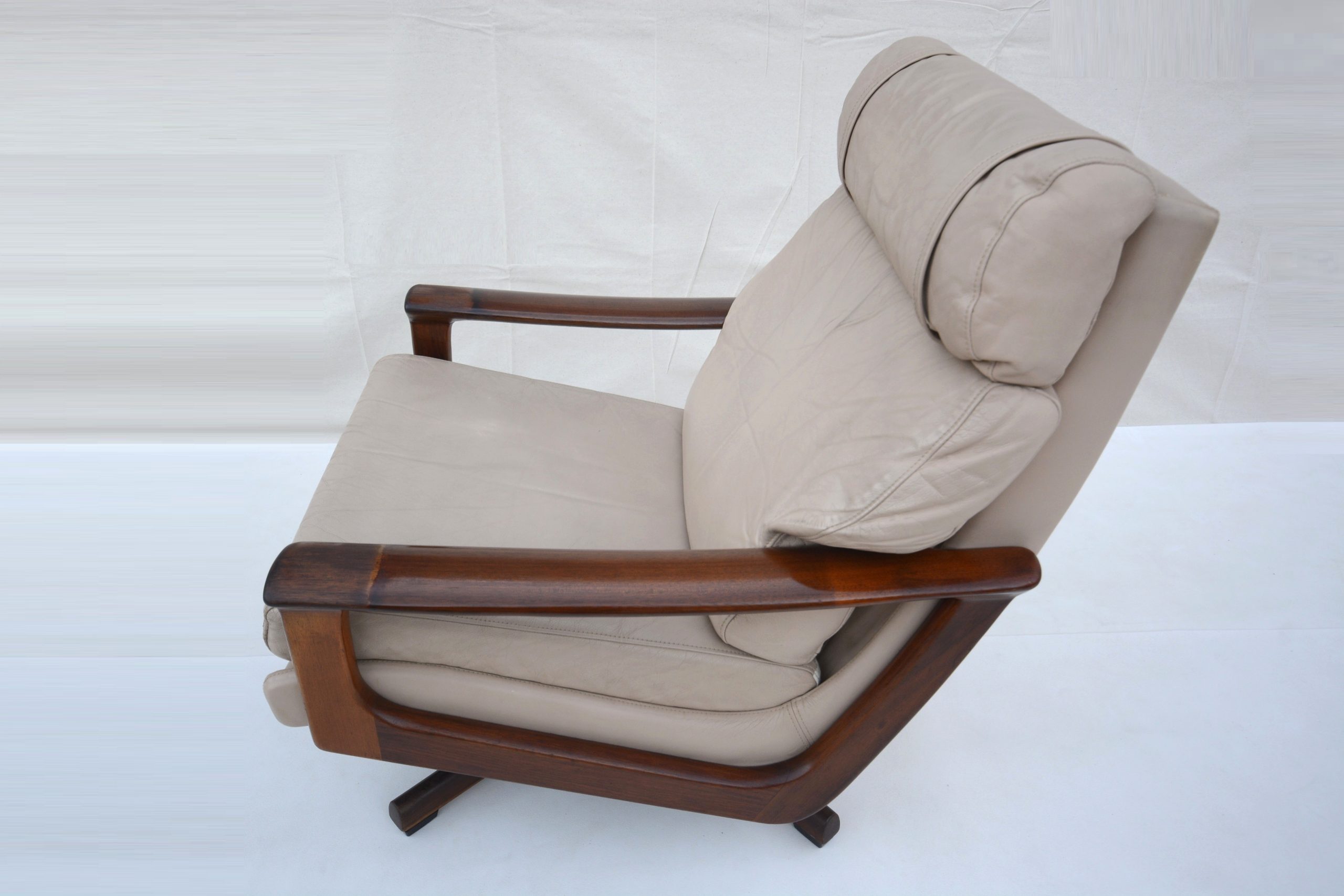 tessa-21-t21-lounge-suite-sofa-swivel-chairs-leather-vintage-danish-era (12.2)