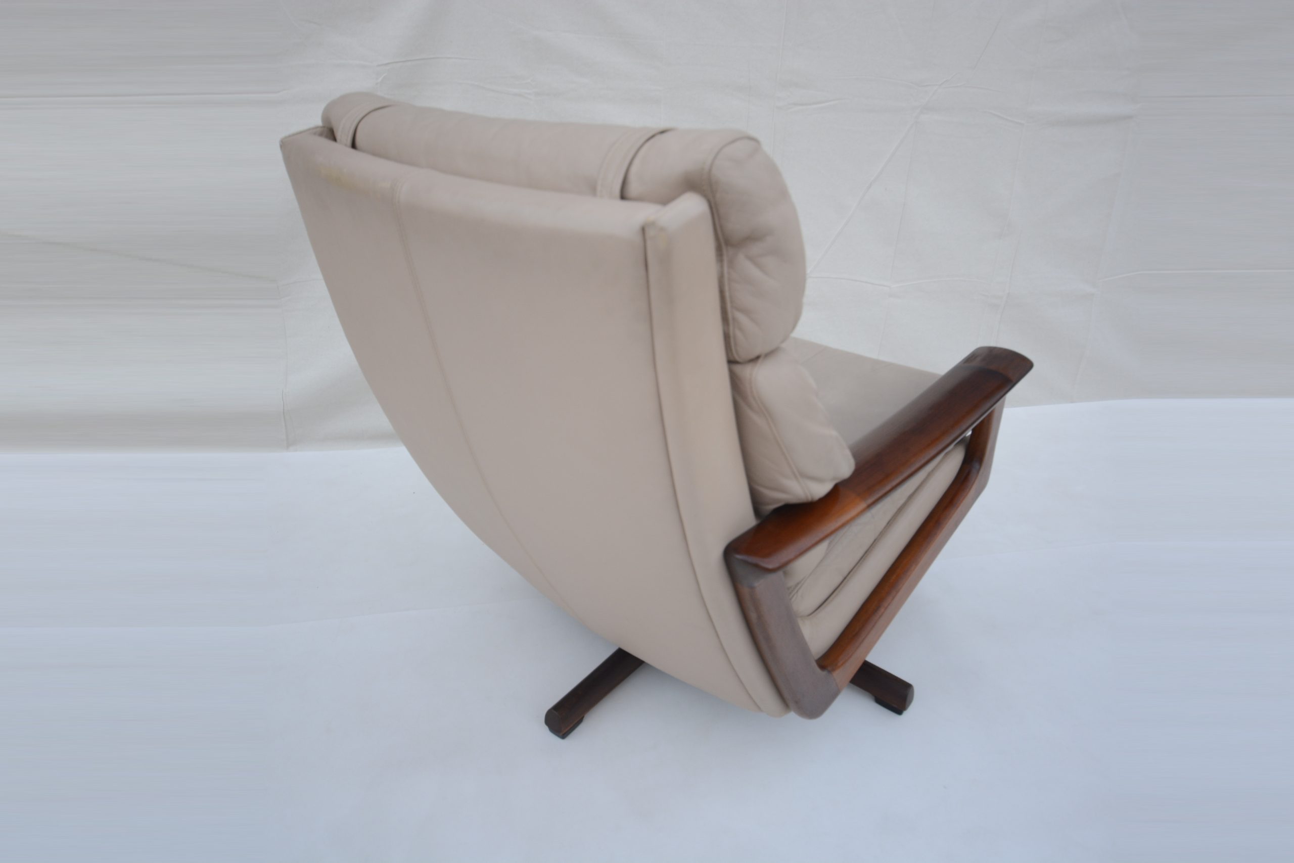 tessa-21-t21-lounge-suite-sofa-swivel-chairs-leather-vintage-danish-era (12.3)