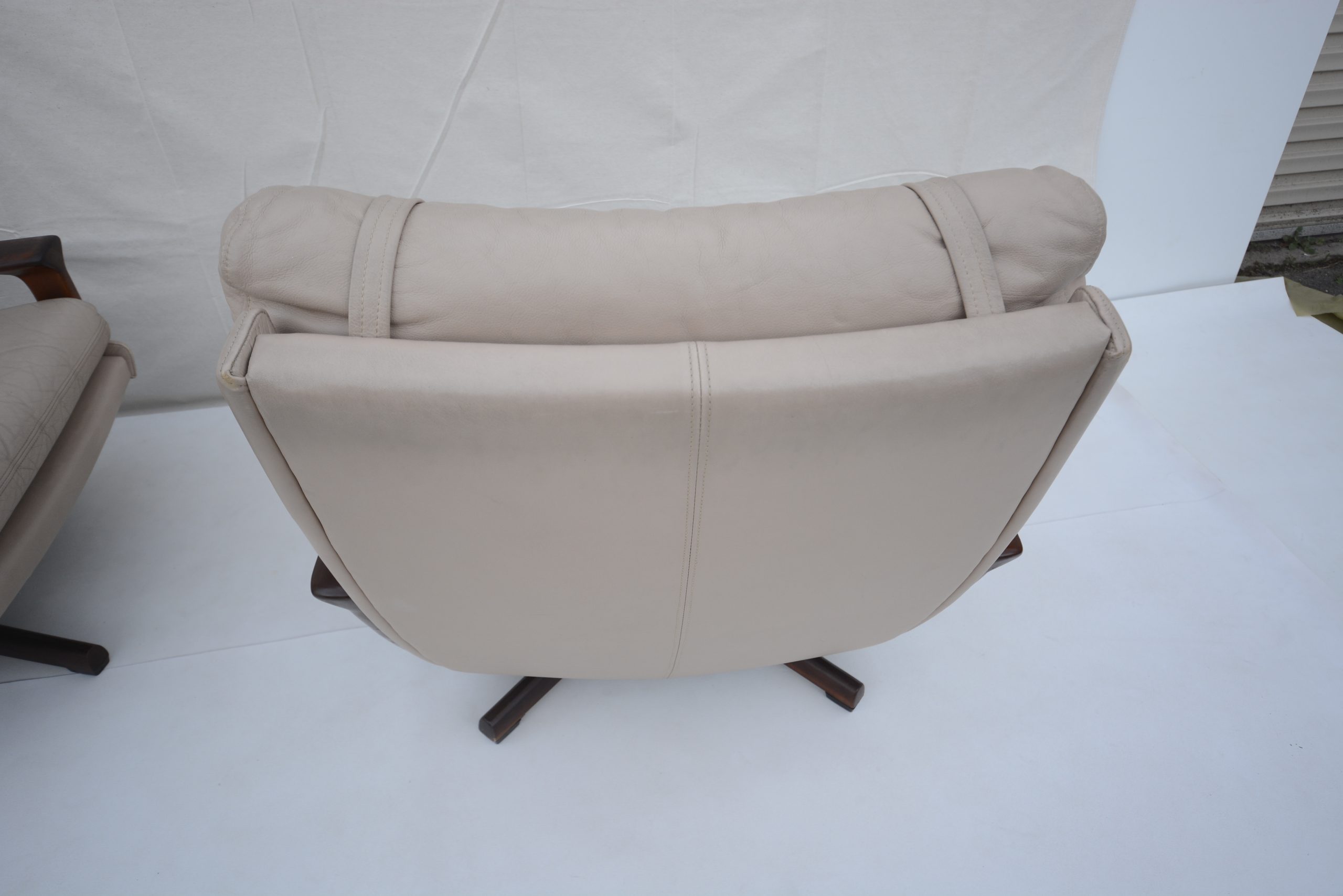 tessa-21-t21-lounge-suite-sofa-swivel-chairs-leather-vintage-danish-era (28)