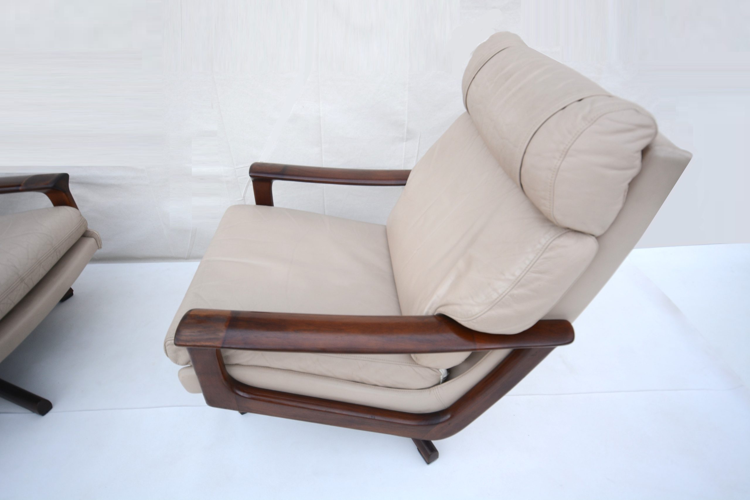 tessa-21-t21-lounge-suite-sofa-swivel-chairs-leather-vintage-danish-era (2)N