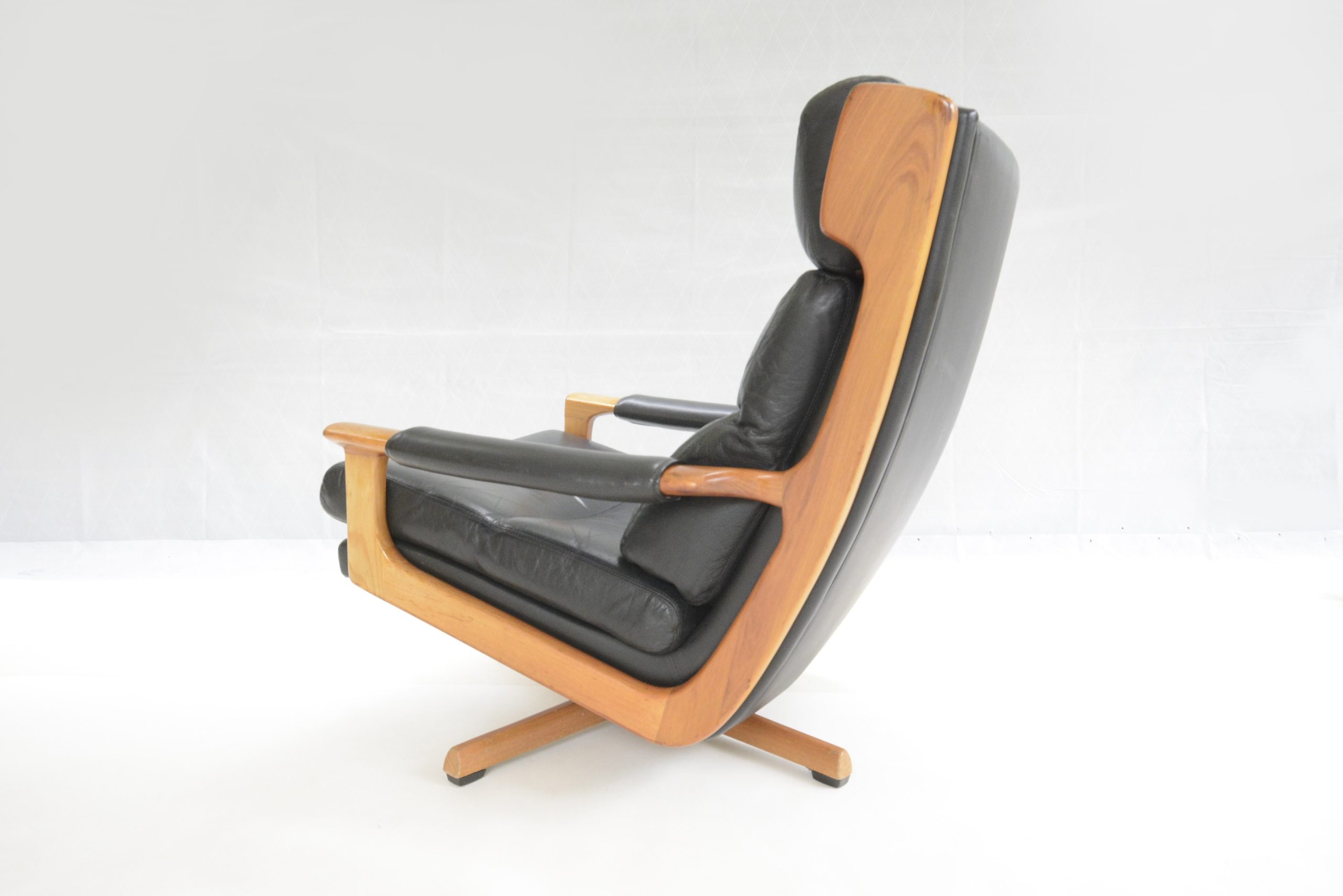 tessa-delmont-swivel-chair-leather-vintage-parker-danish-era (9)