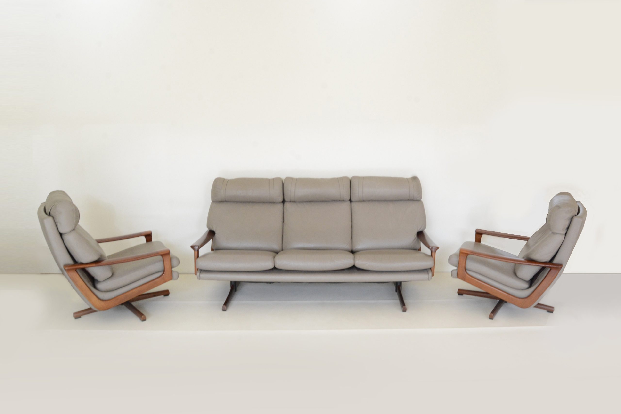 tessa-t21-lounge-suite-sled-based-sofa-pair-swivel-chairs-vintage-parker-danish-era (3)