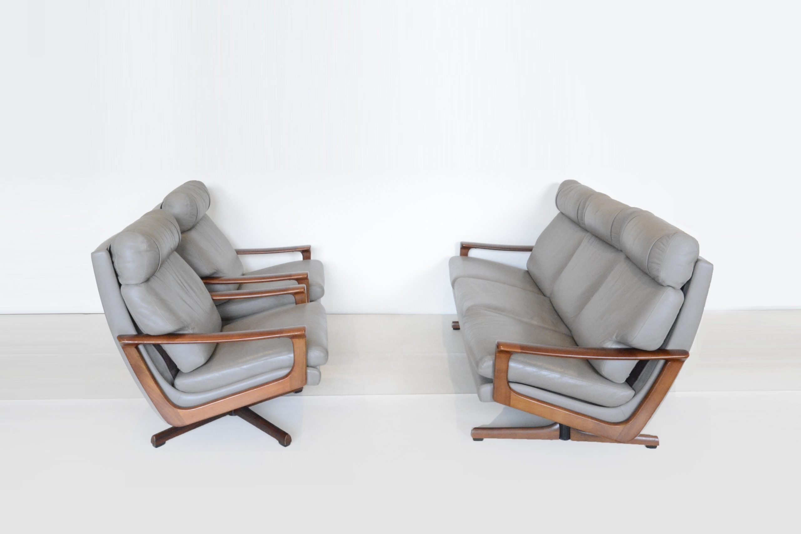 tessa-t21-lounge-suite-sled-based-sofa-pair-swivel-chairs-vintage-parker-danish-era (5)
