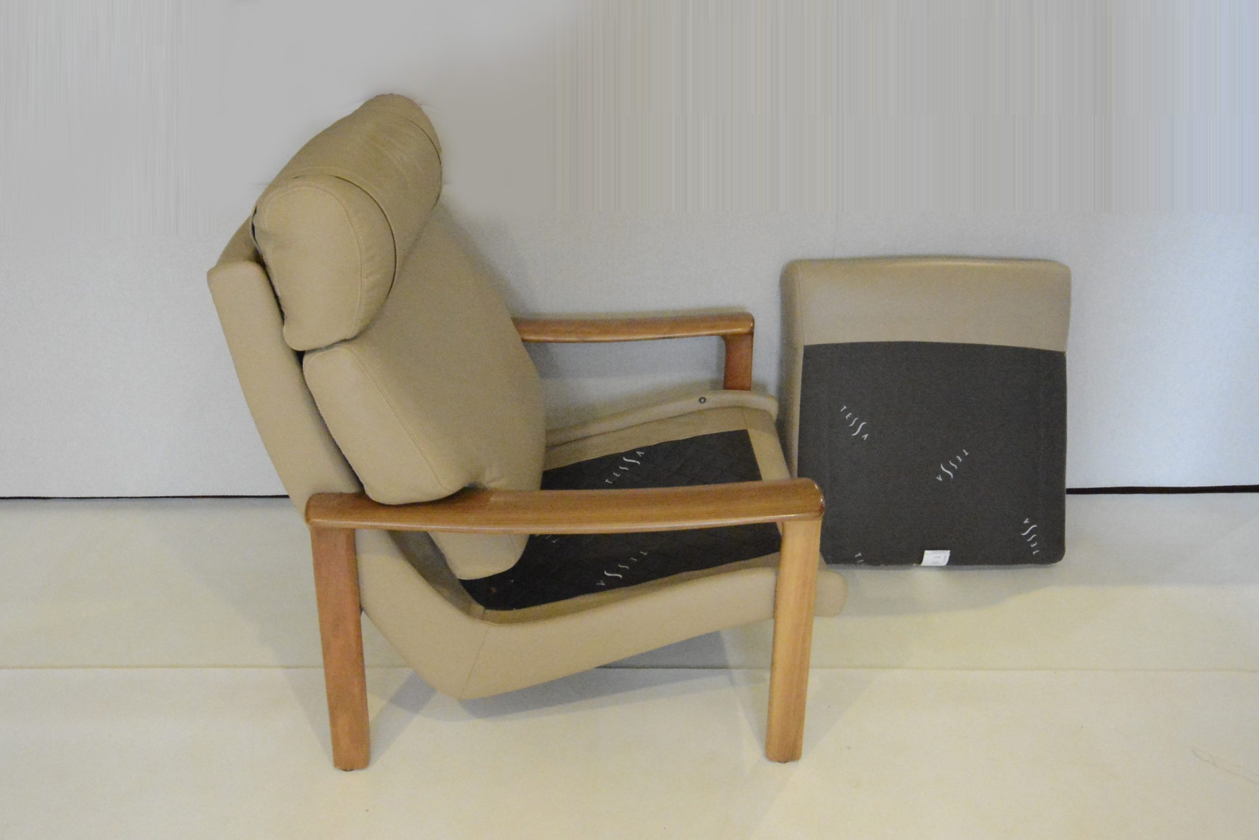 tessa-t21-vintage-australian-chairs-lounge-table-parker-danish-style (21)